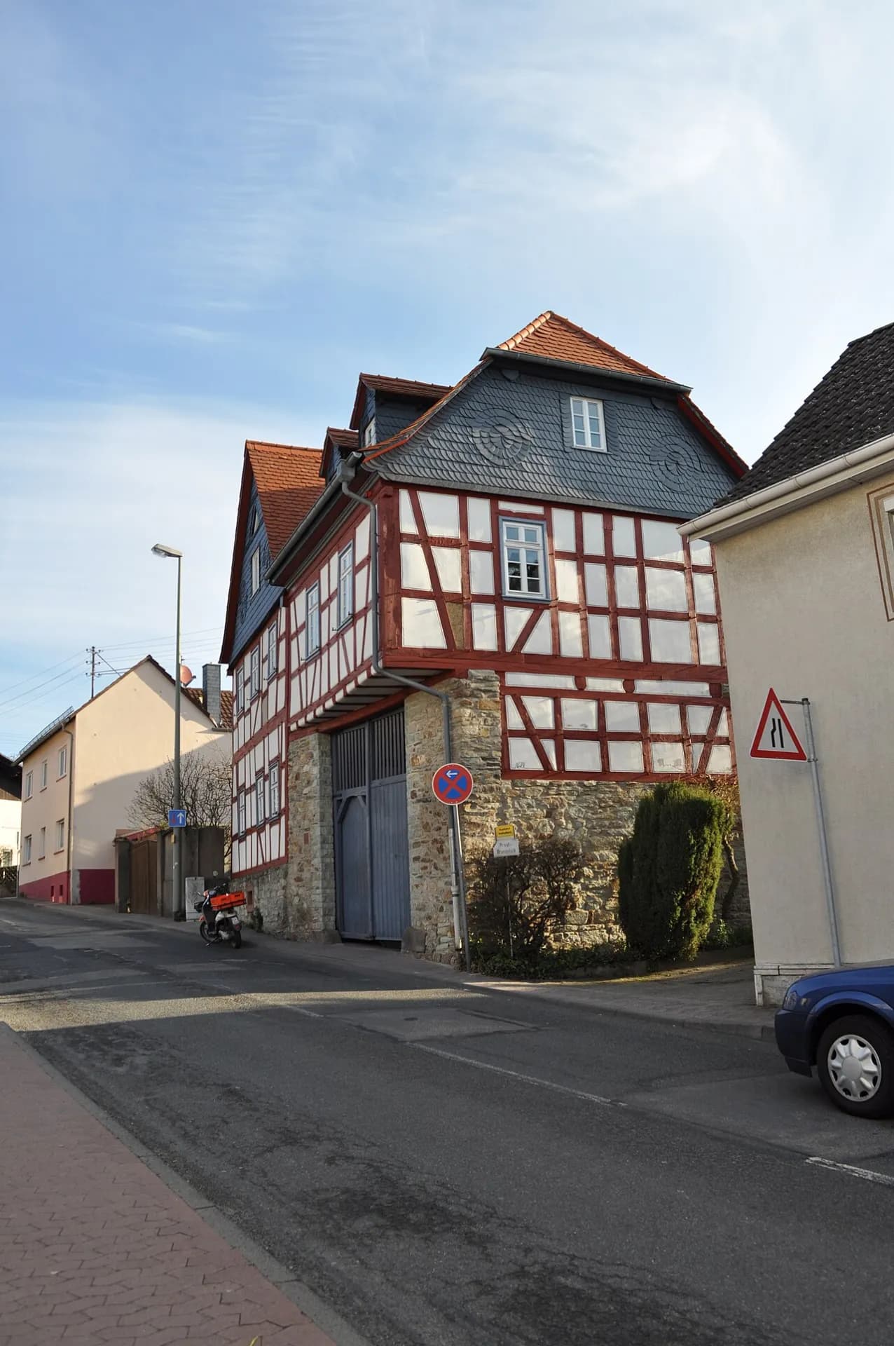 Fachwerkhaus Hauptstraße 28 im Stadtteil Neuenhain in Bad Soden am Taunus