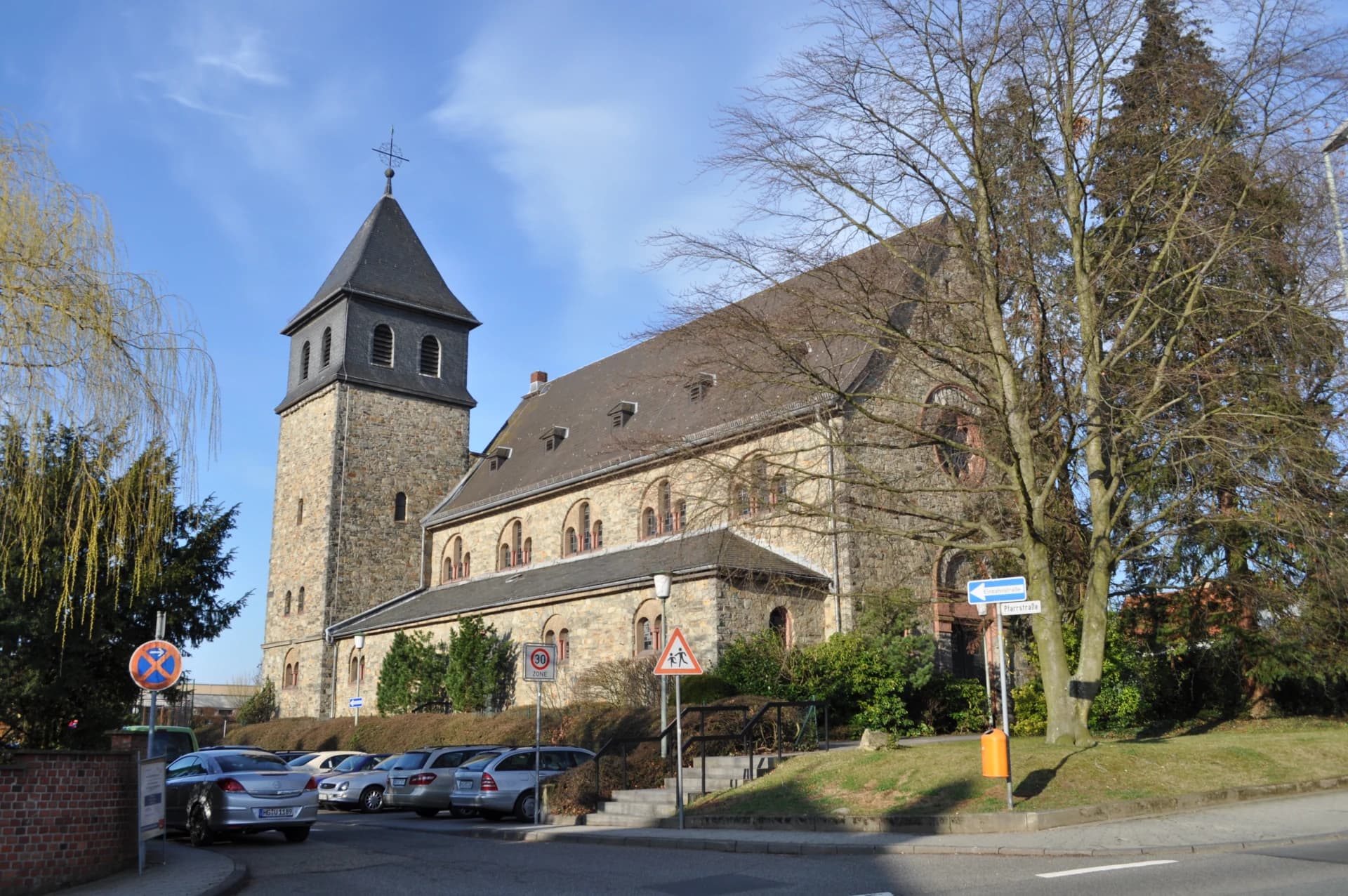 Kirche Maria Hilf im Stadtteil Neuenhain in Bad Soden am Taunus