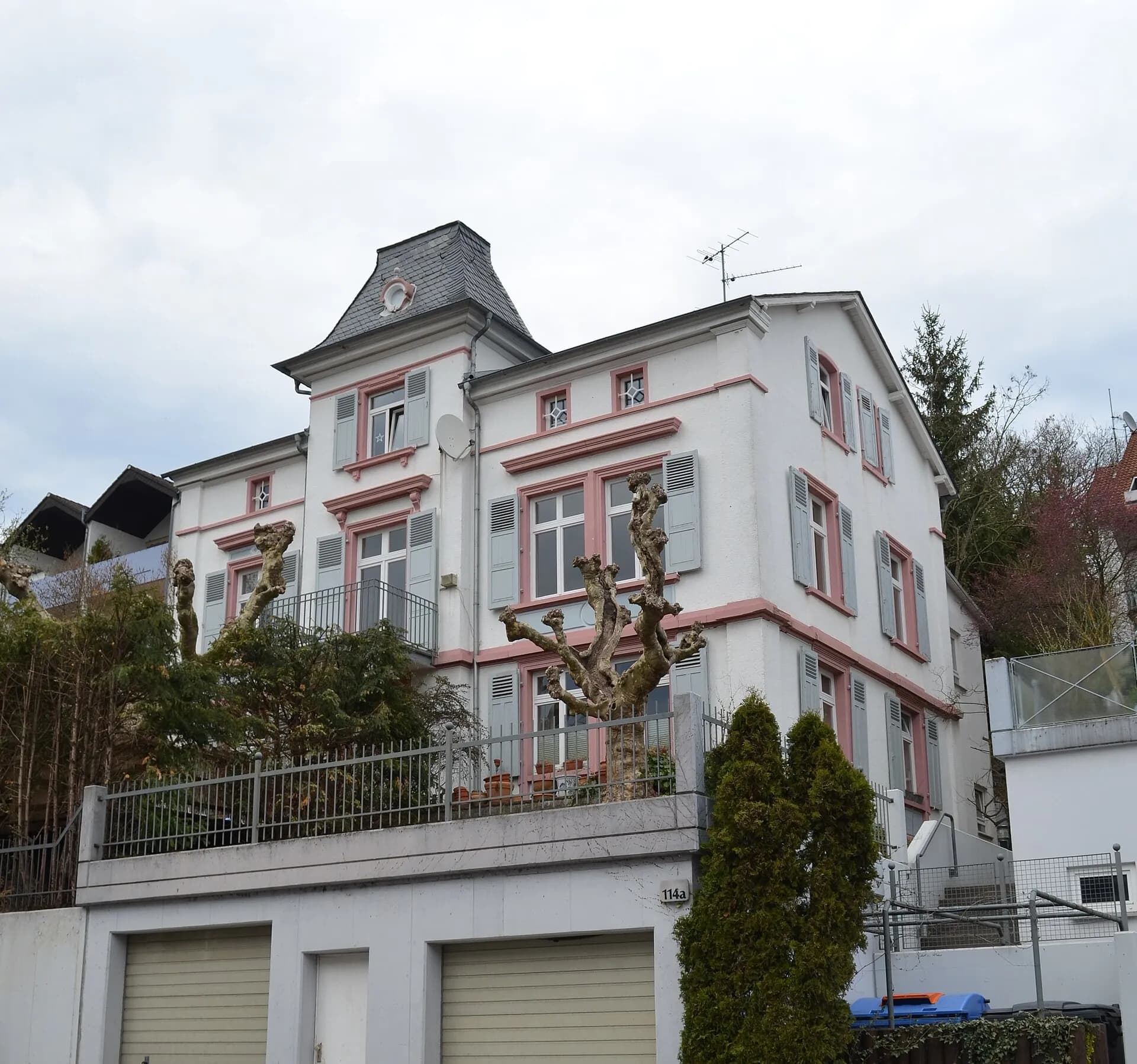 Villa Königsteiner Straße 114a im Stadtteil Neuenhain in Bad Soden am Taunus