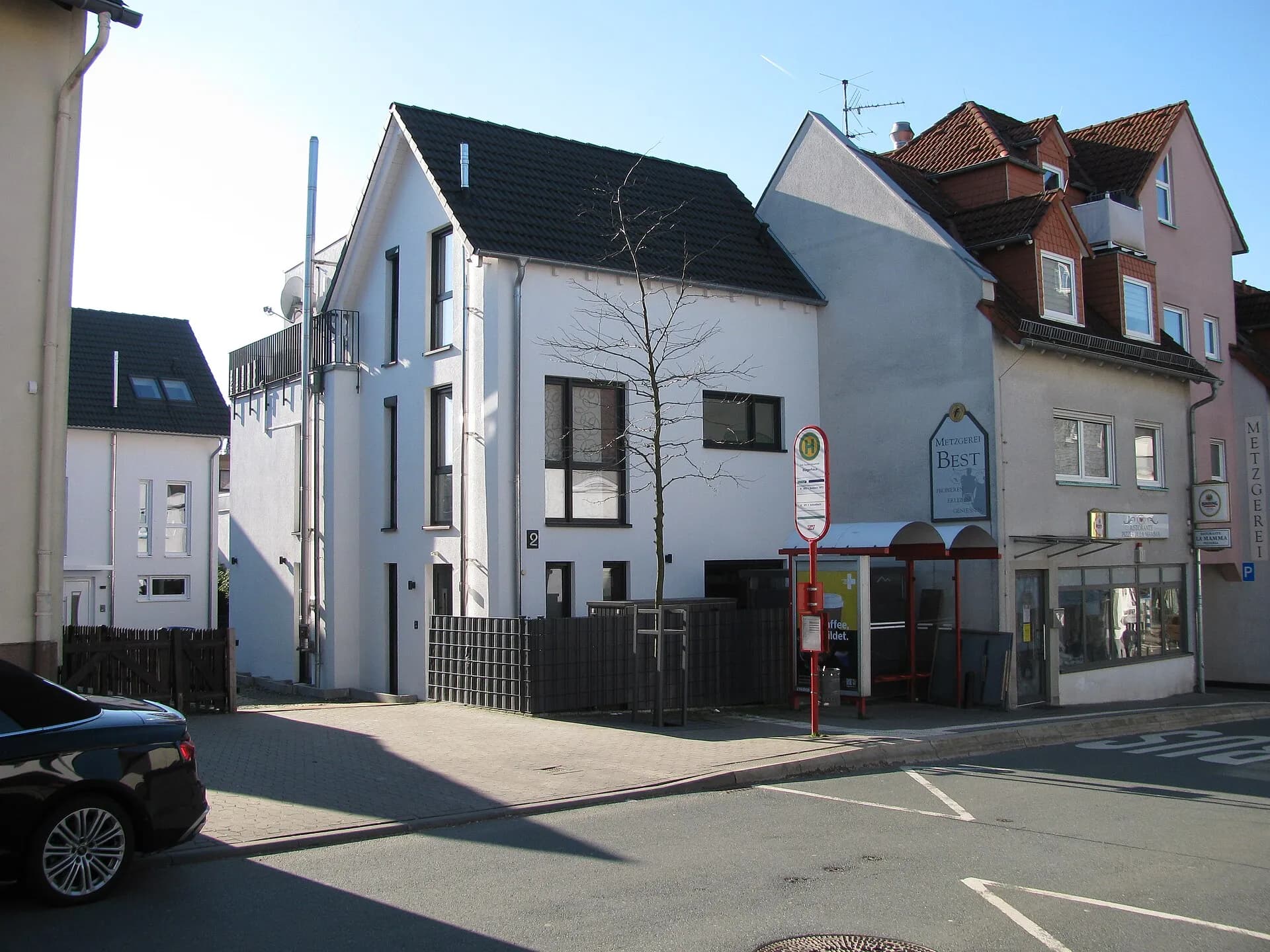 Eckhaus Schwalbacher Straße 2 im Stadtteil Neuenhain in Bad Soden am Taunus