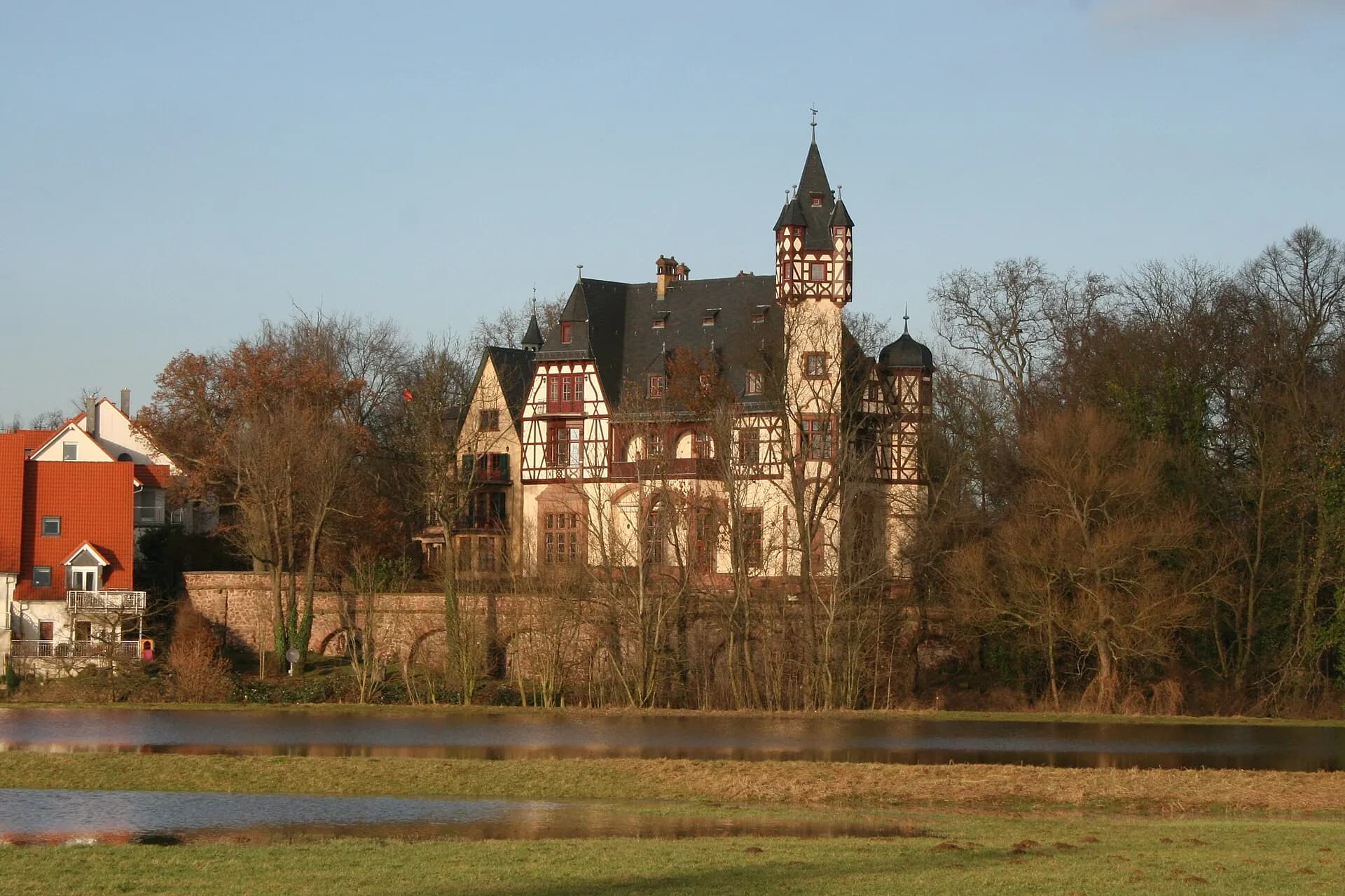 Neues Schloss im Ortsteil Büdesheim in Schöneck