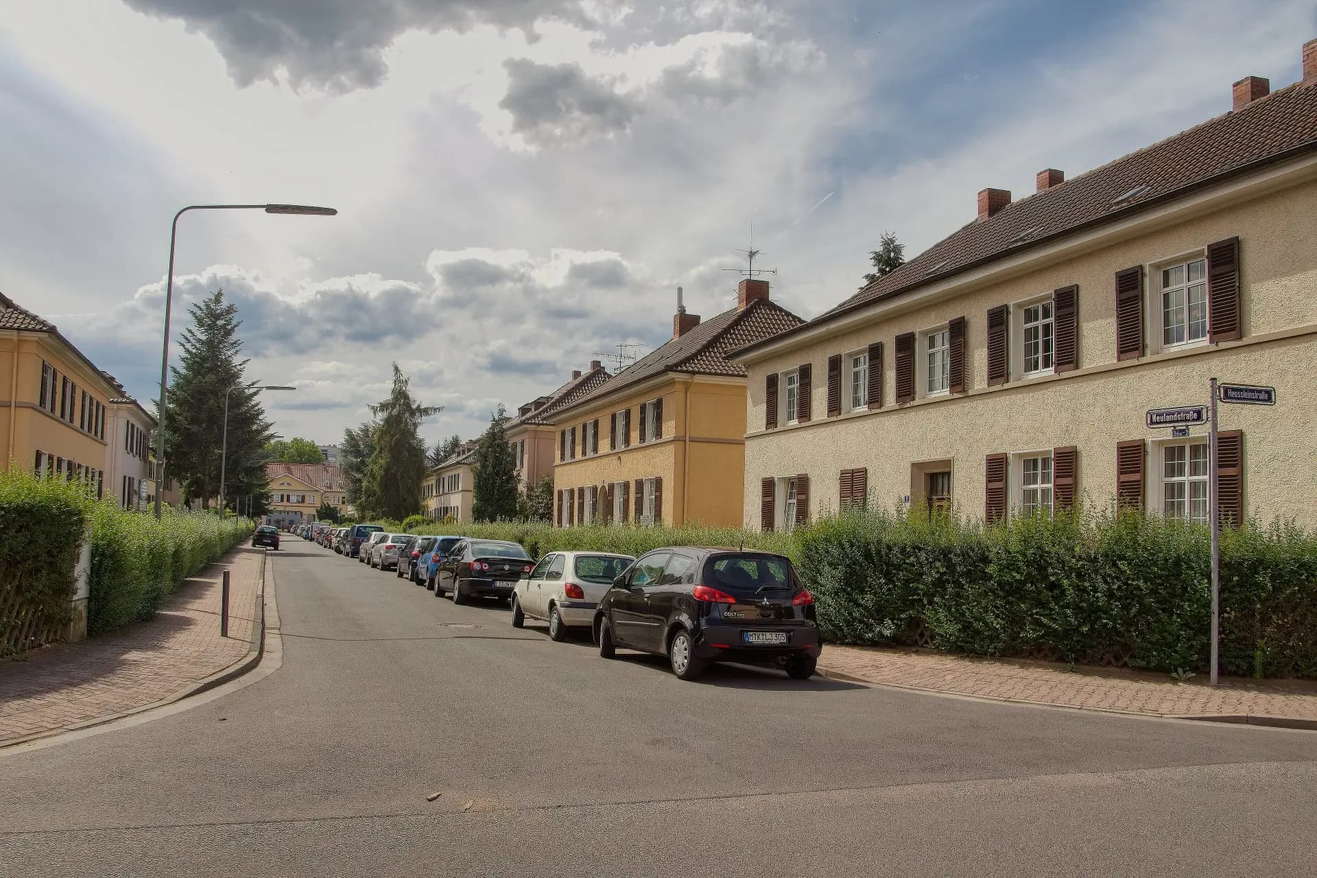 Reihenhäuser der Neulandstraße in Frankfurt Sindlingen