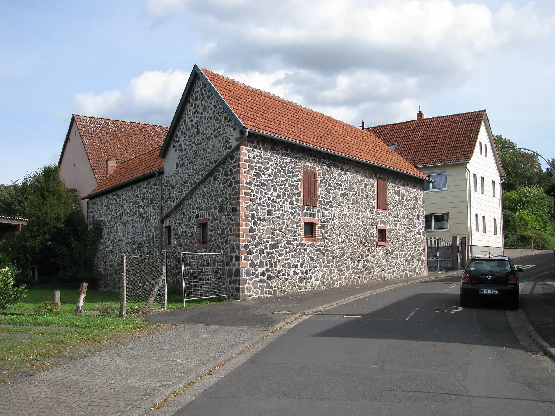 Bruchsteinscheune in der Hanauer Straße 16 in Ronneburg-Neuwiedermuß