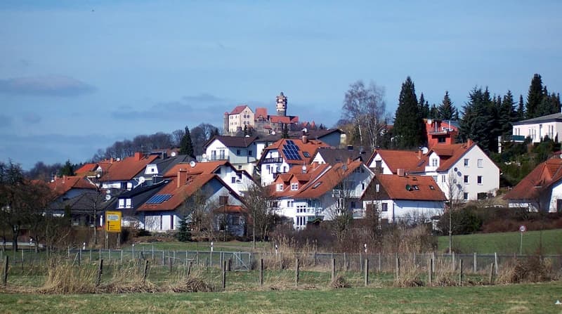 Neubaugebiet Wingertstraße in Ronneburg-Neuwiedermuß unterhalb der Burg