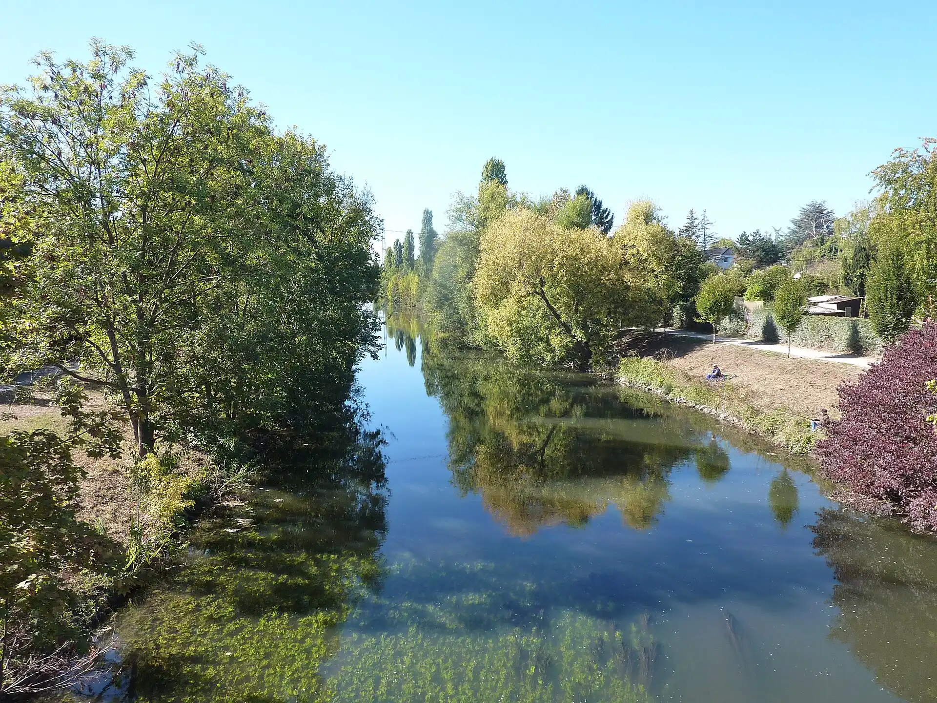 Flusslauf der Nidda in Frankfurt Rödelheim