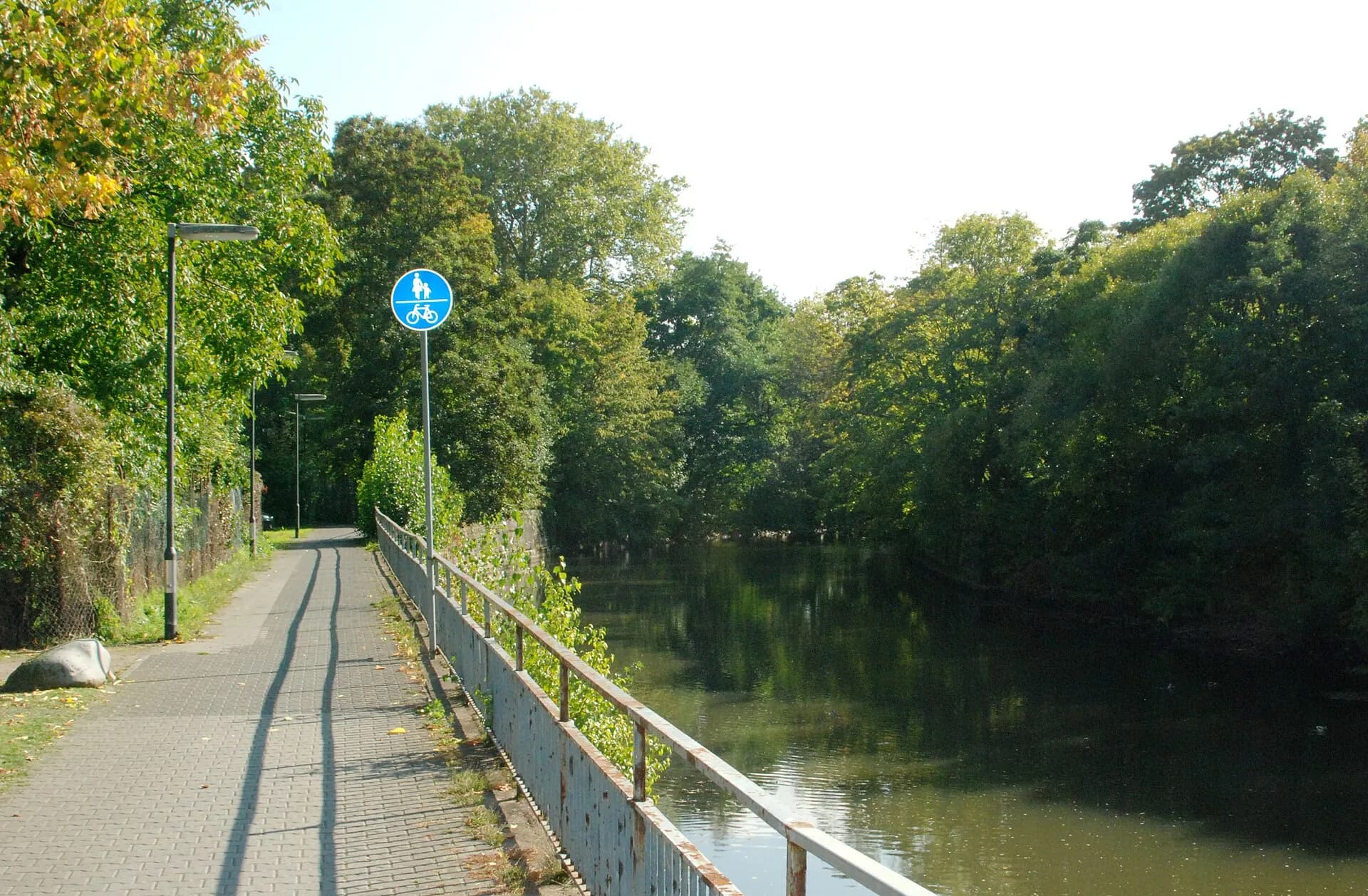 Uferweg an der Nidda in Frankfurt Hausen