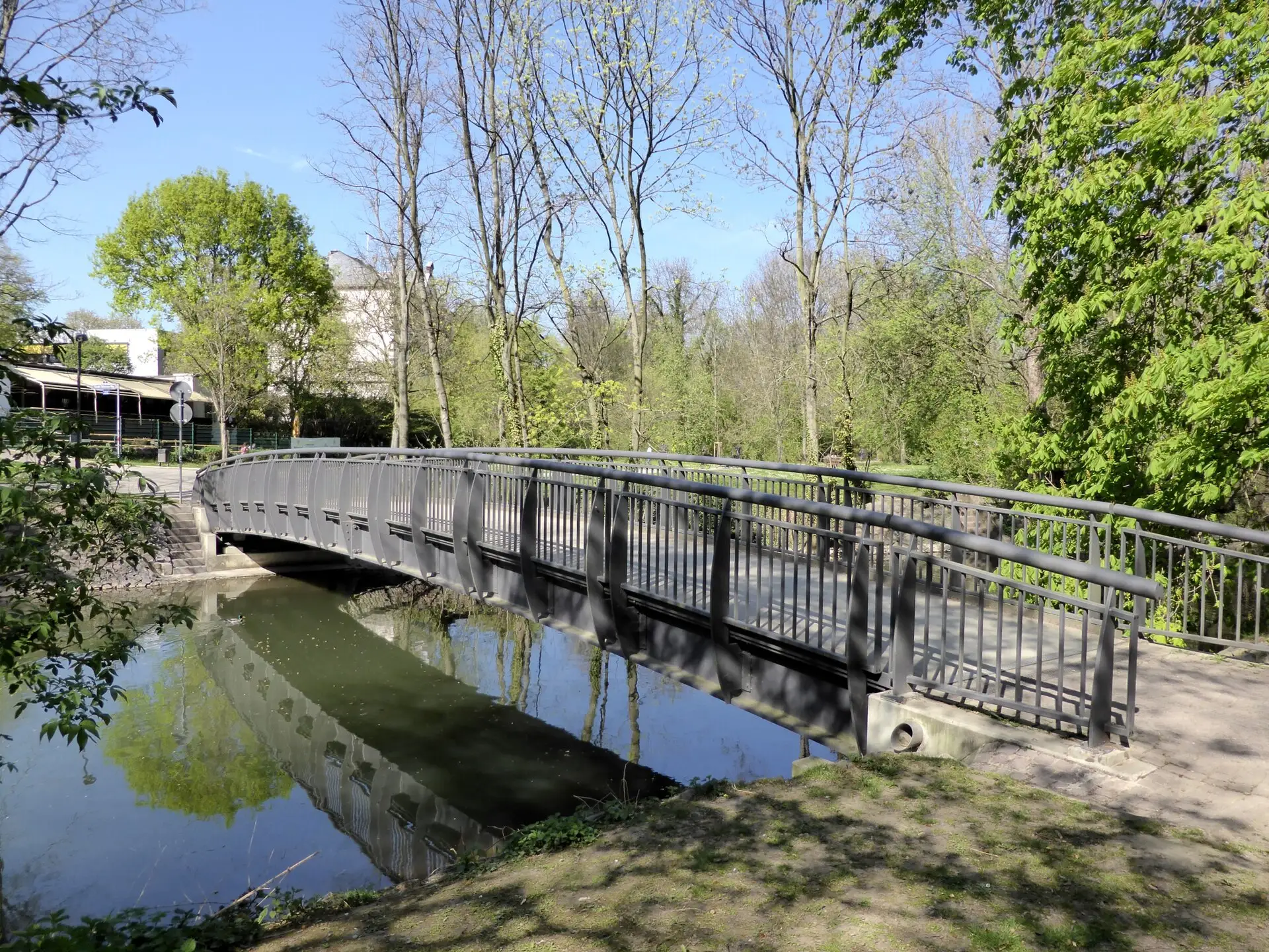 Niddabrücke am Brentanopark in Frankfurt Rödelheim