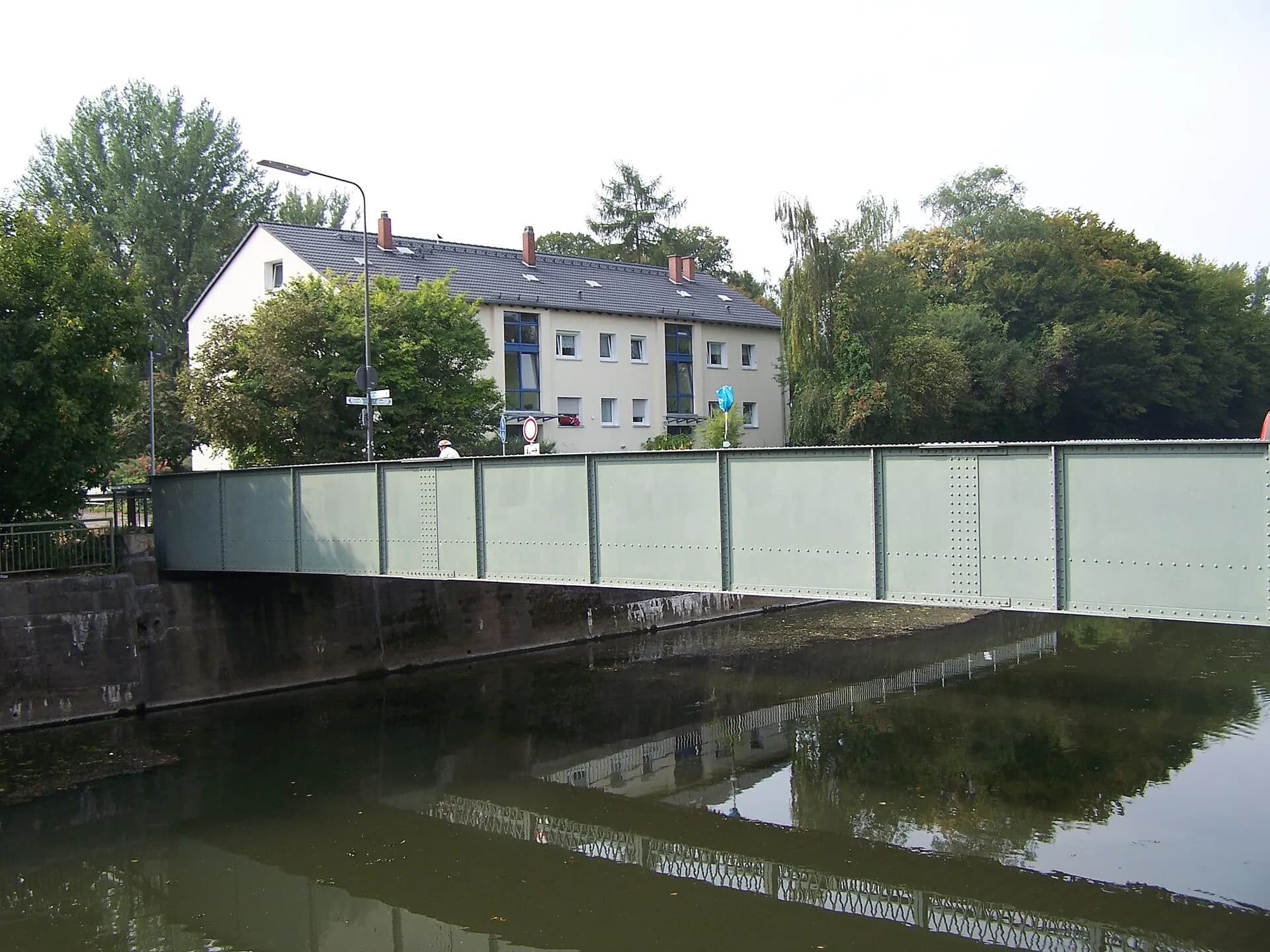 Niddabrücke an der Hausener Obergasse in Frankfurt Hausen