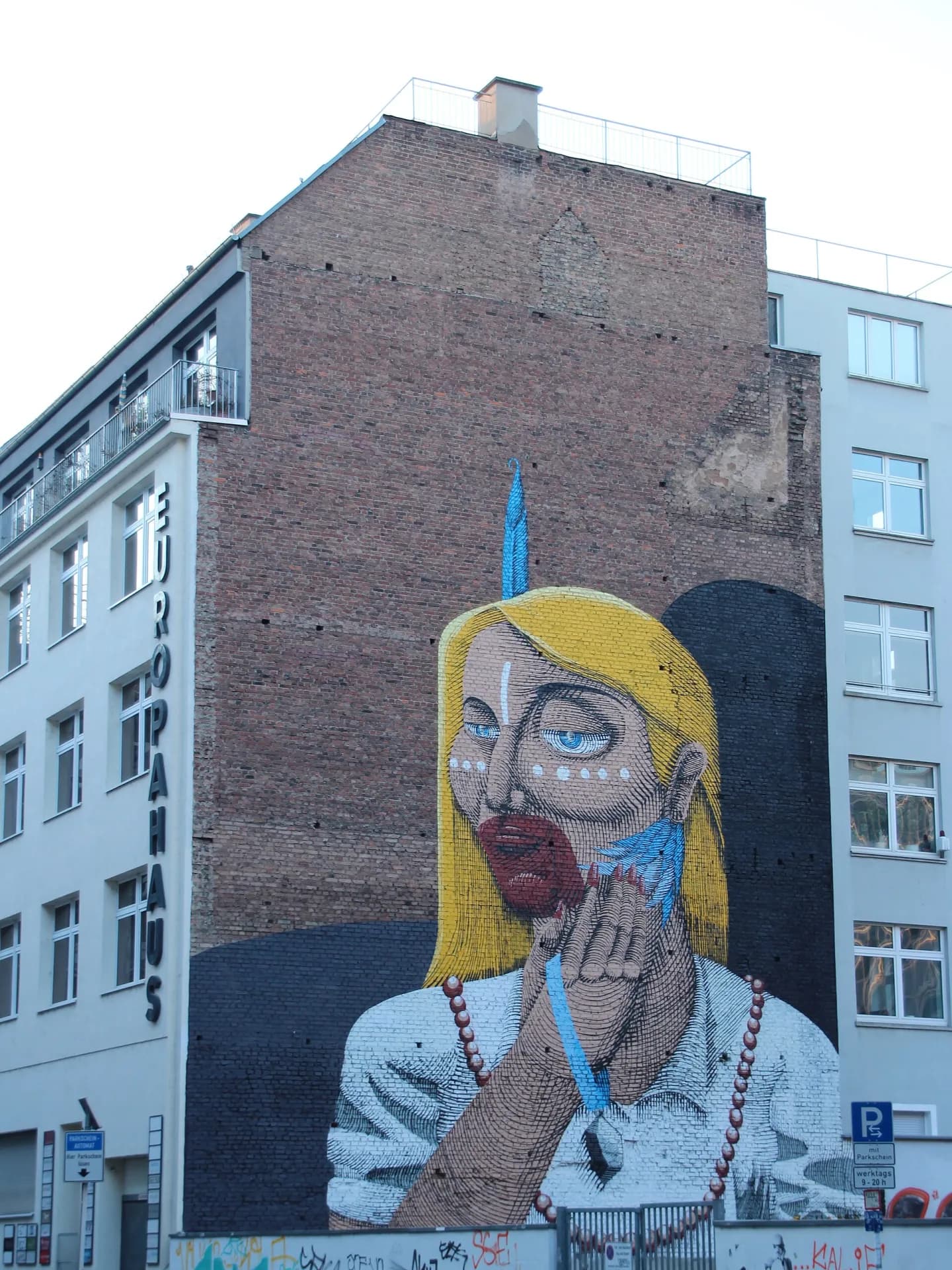 Europahaus mit Wandbild an der Niddastraße im Frankfurter Bahnhofsviertel