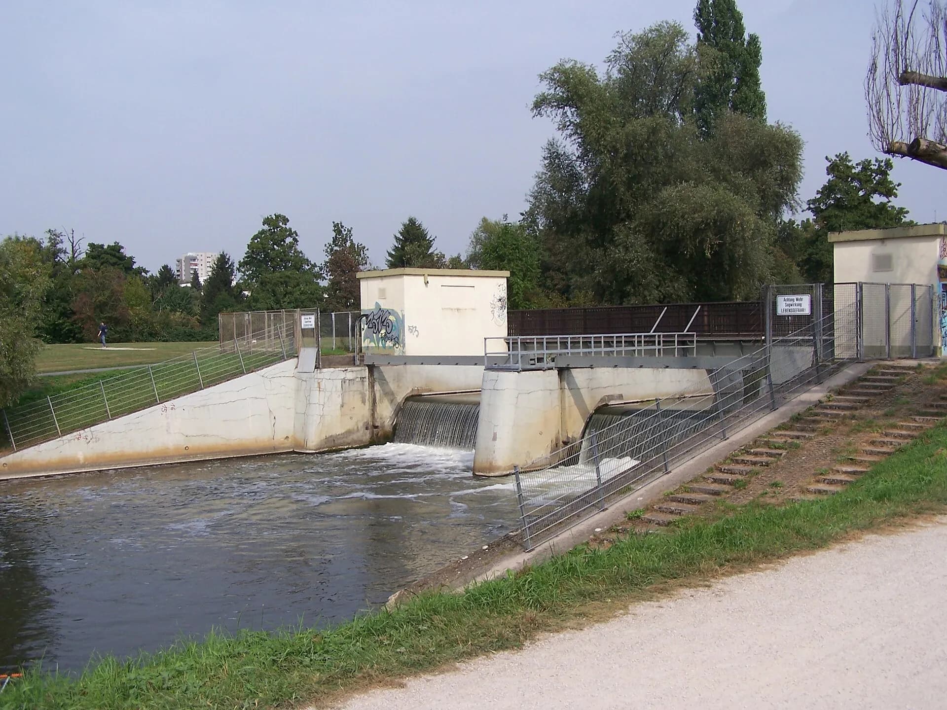 Wehranlage der Nidda in Frankfurt Praunheim