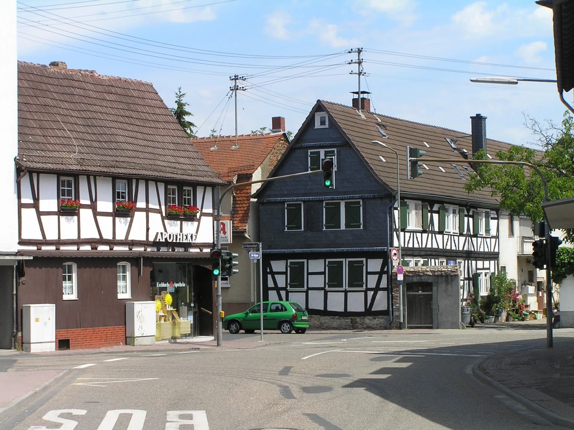 Altstadtszene mit Fachwerkhäusern in Frankfurt Nieder-Eschbach