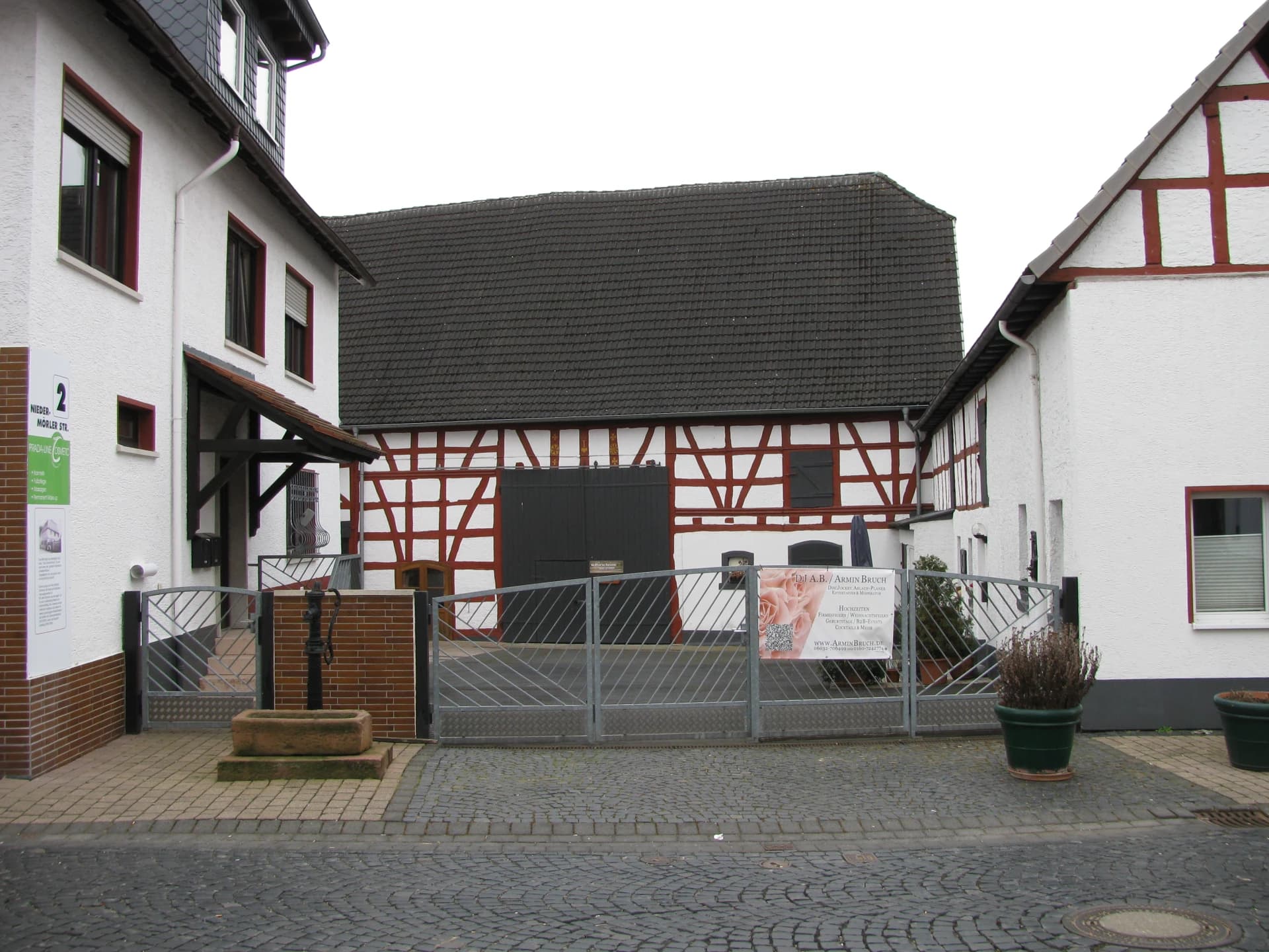 Hofreite an der Nieder-Mörler Straße in Nieder-Mörlen in Bad Nauheim
