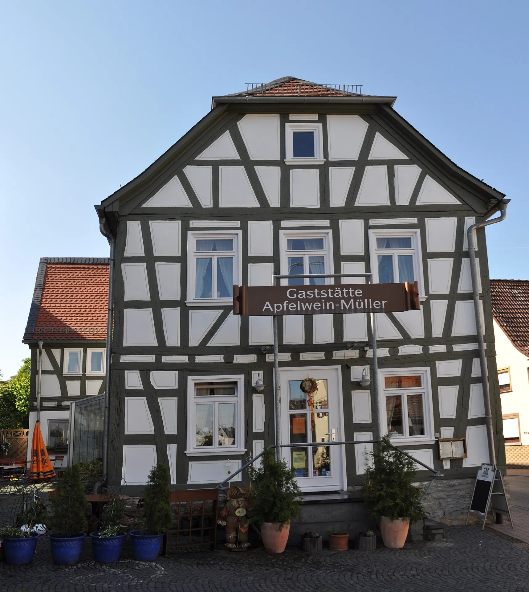 Fachwerkhaus mit Gaststätte in Niederhöchstadt