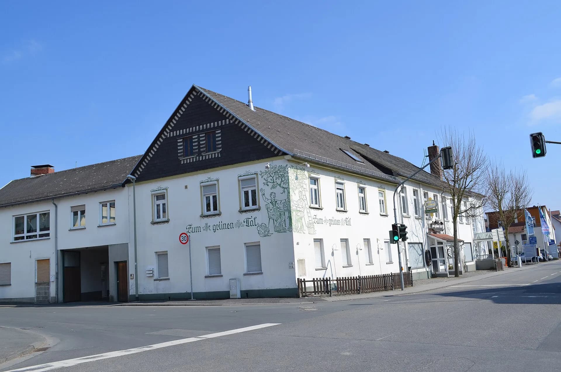 Gasthaus an der Ortsdurchfahrt in Eppstein-Niederjosbach