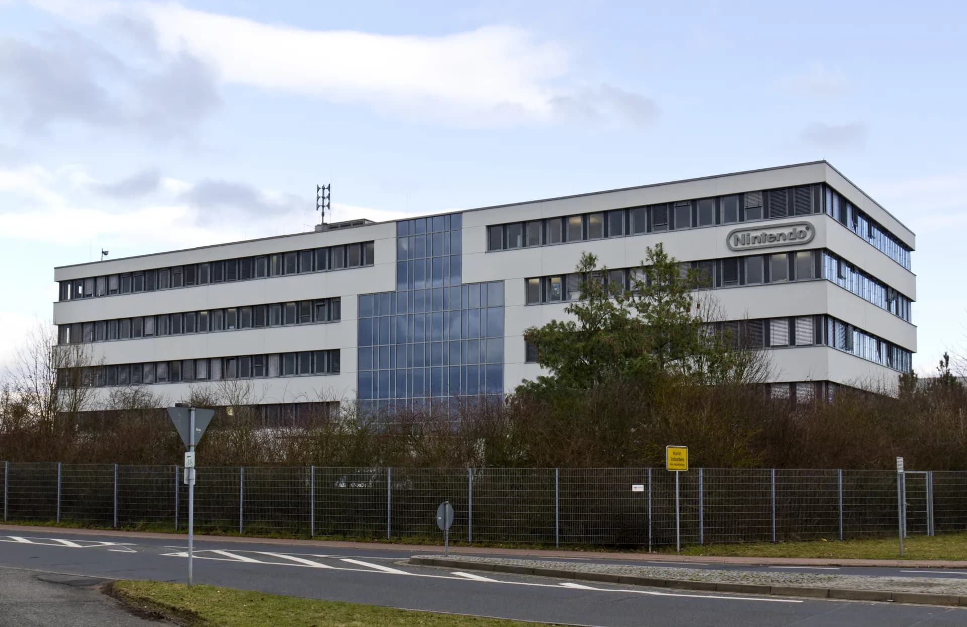 Bürogebäude im Gewerbegebiet von Großostheim