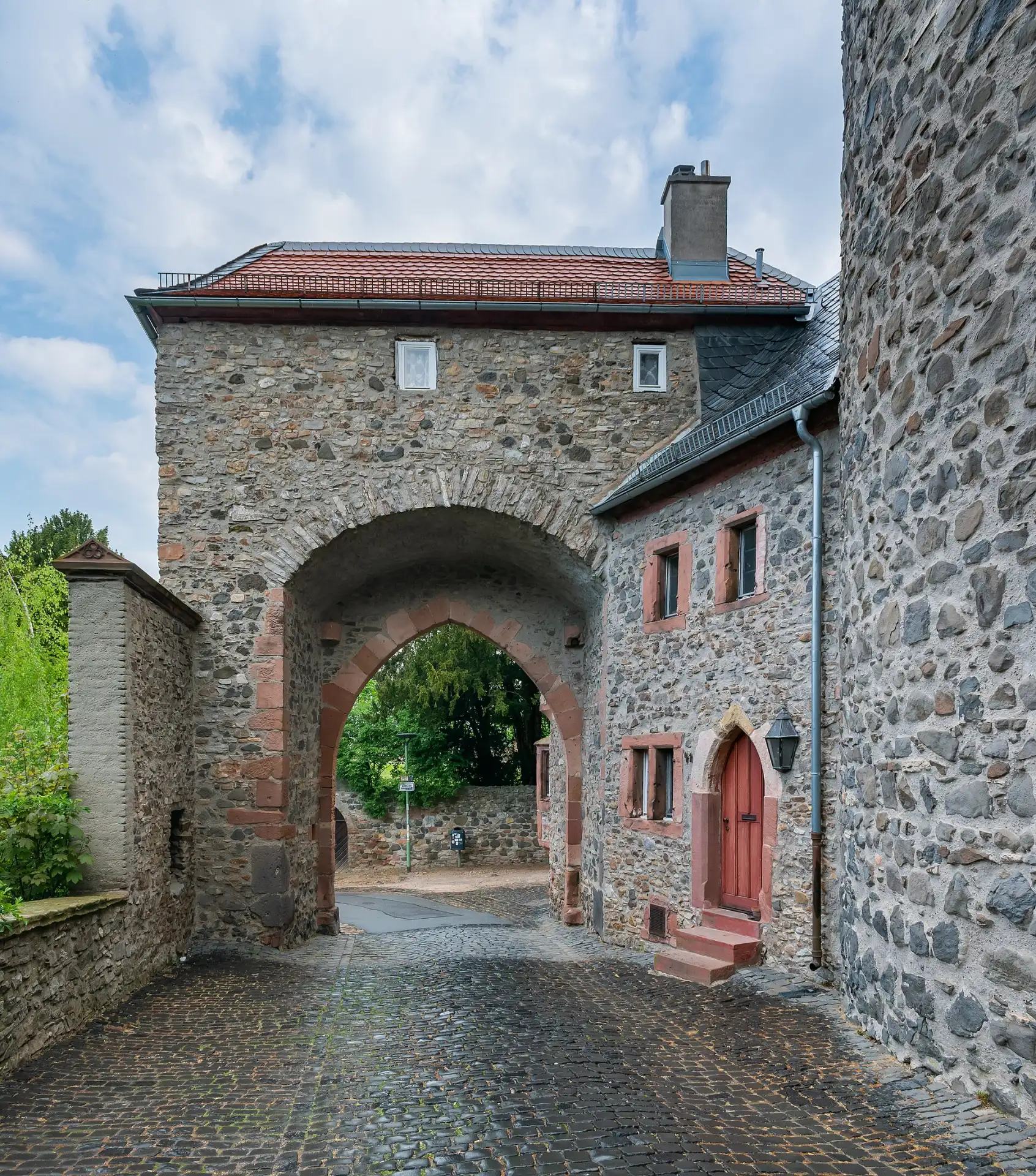 Durchfahrt des nördlichen Burgtors in Friedberg (Hessen)