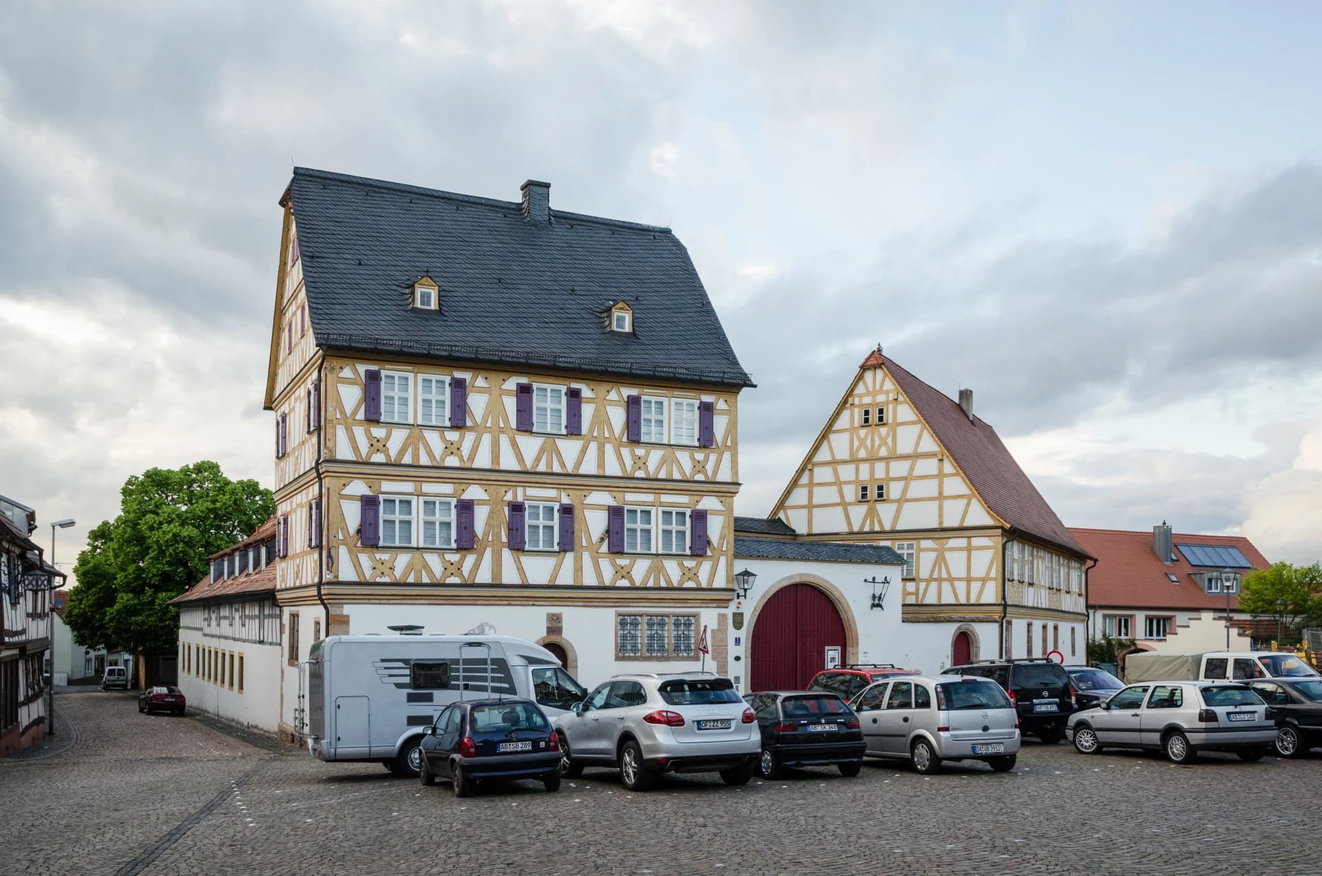 Nötighof mit Fachwerkbauten in Großostheim