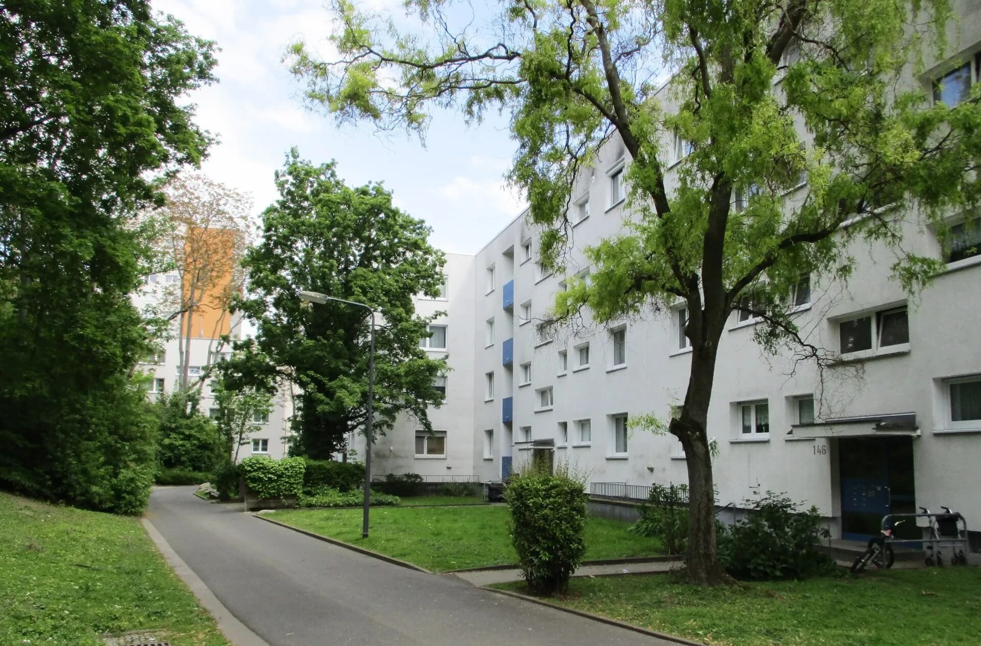 Mehrfamilienhäuser im Grünen in der Nordweststadt in Frankfurt Niederursel