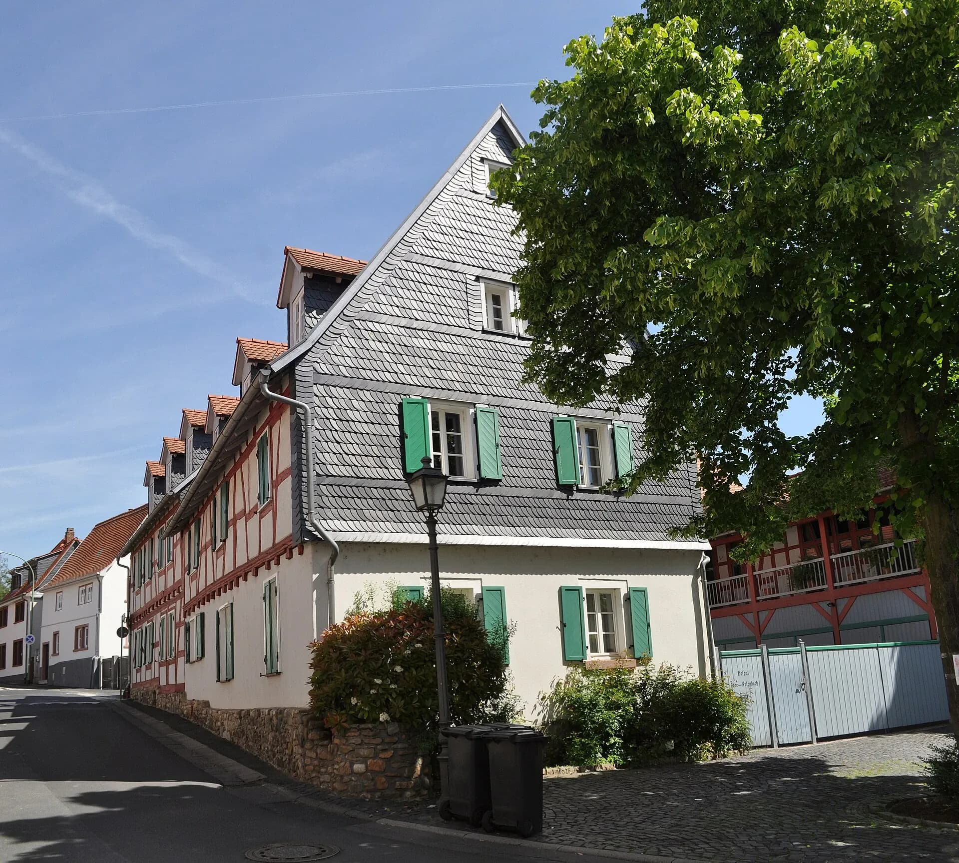 Straßenzug an der Ober-Erlenbacher Straße in Bad Homburg-Ober-Erlenbach