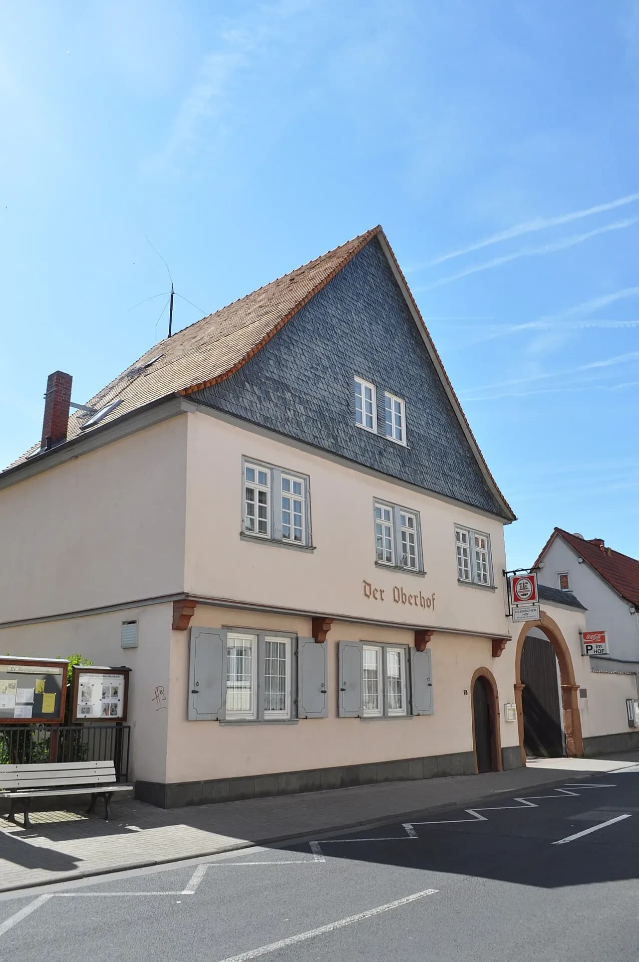 Giebelseite des Oberhofs an der Ober-Eschbacher Straße in Bad Homburg-Ober-Eschbach