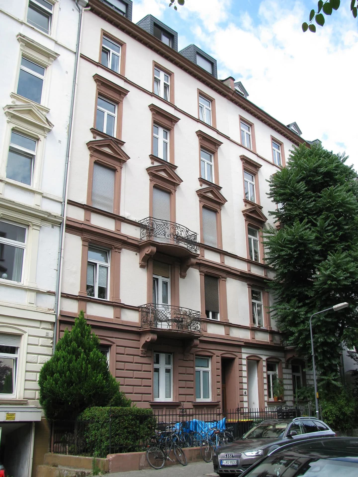 Sandsteinfassade am Oberweg im Frankfurter Nordend