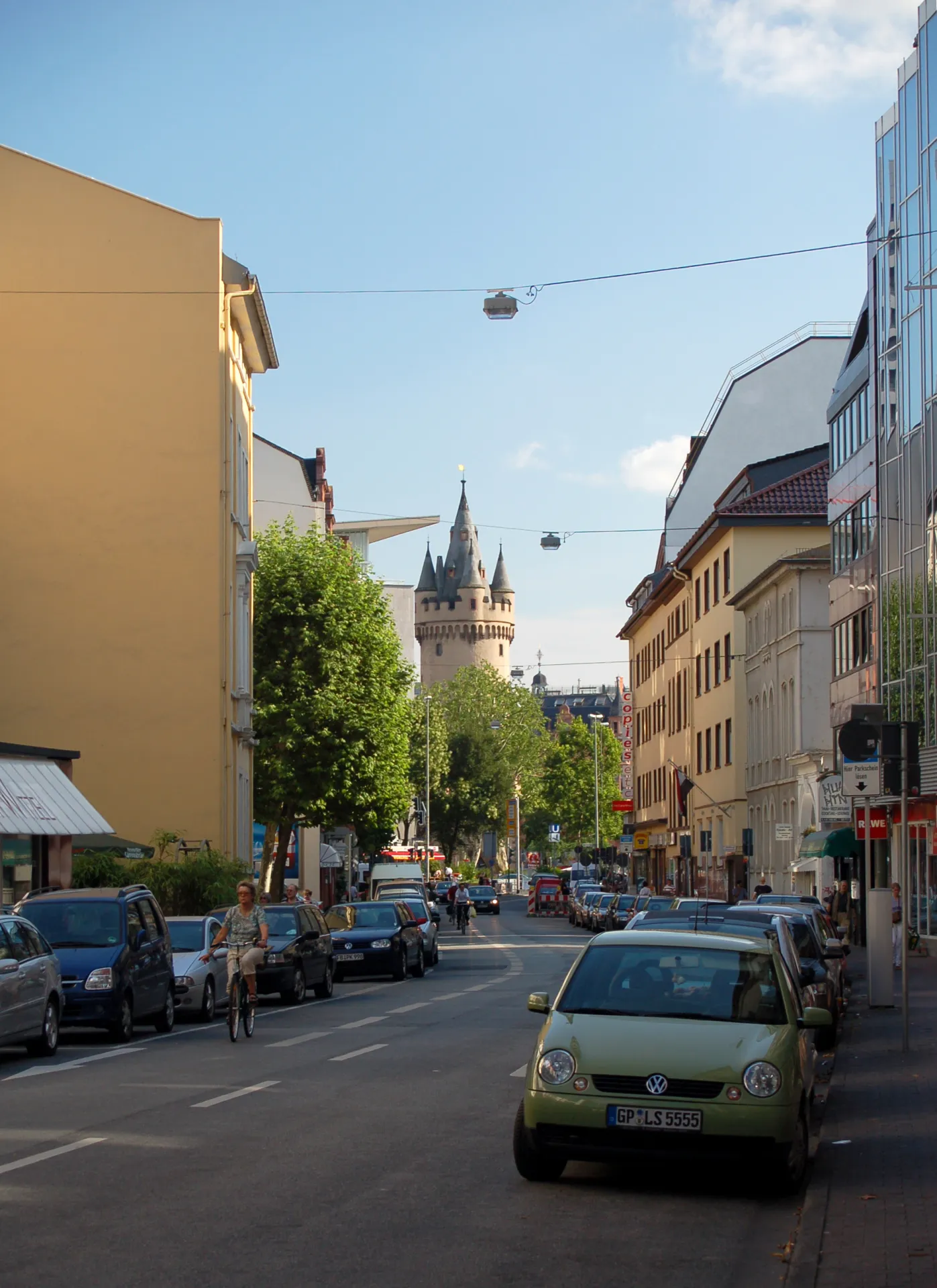 Blick vom Oeder Weg zum Eschenheimer Turm im Frankfurter Nordend