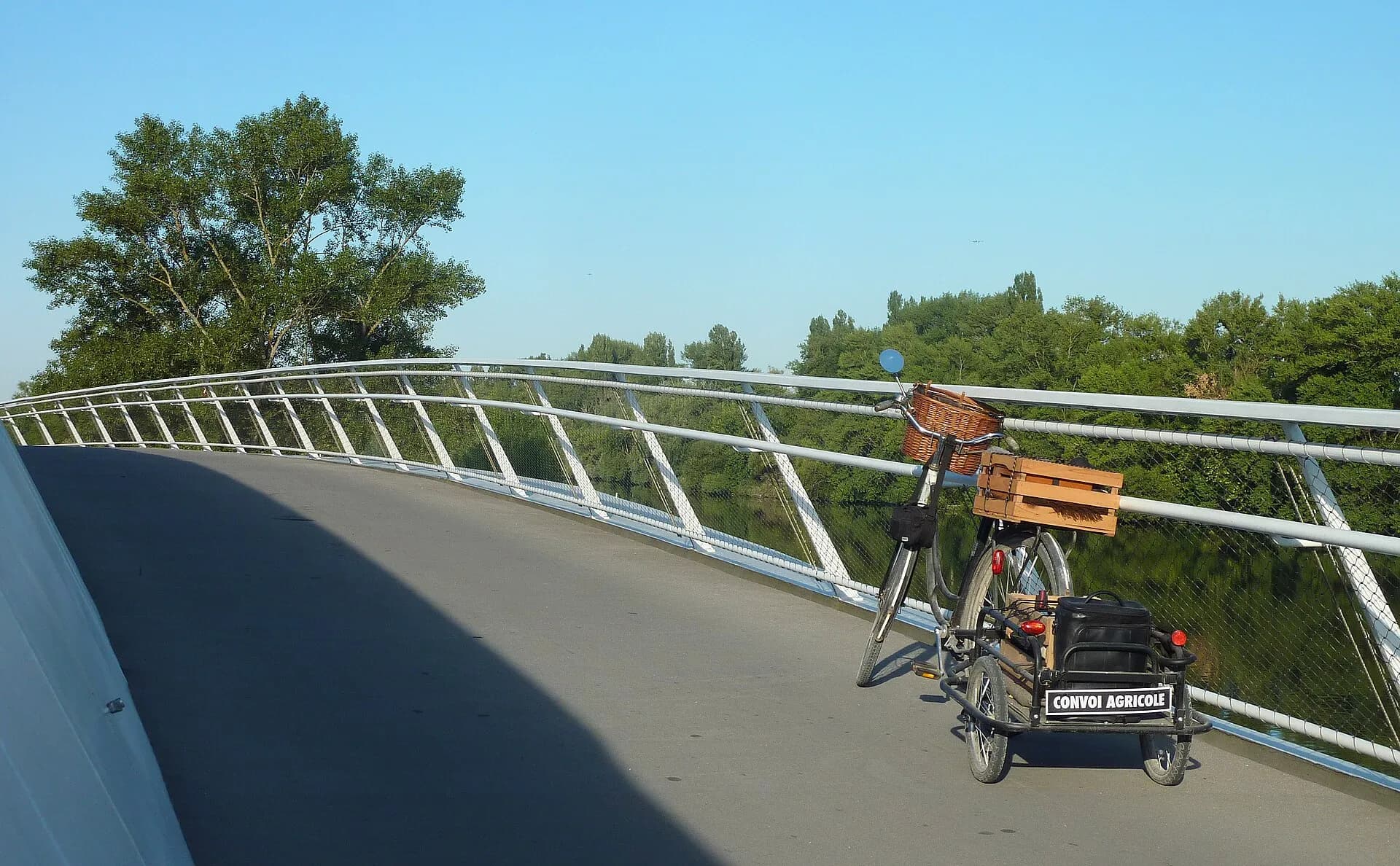 Rampe der Ölhafenbrücke über dem Main in Raunheim