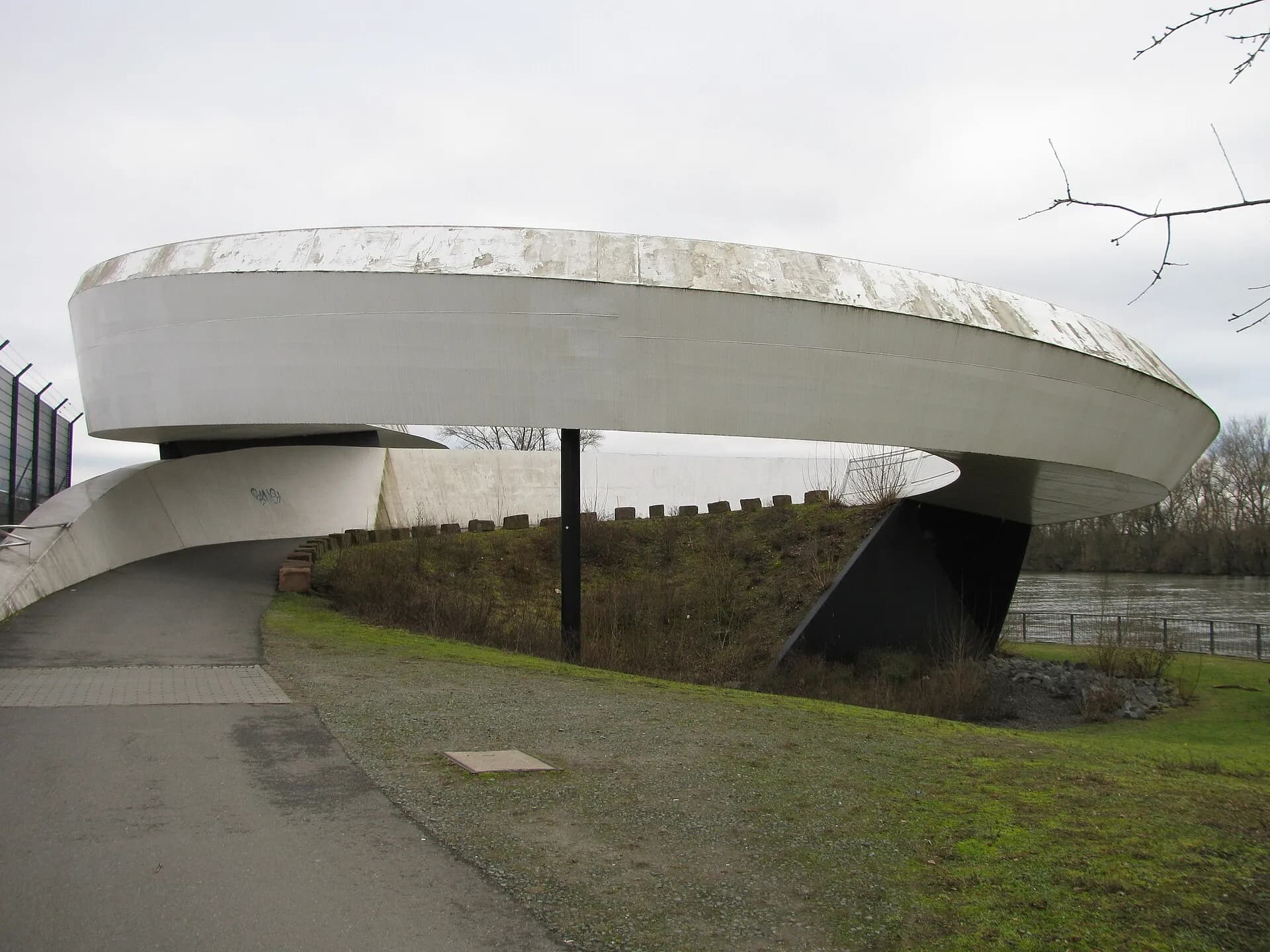 Spiralrampe der Ölhafenbrücke in Raunheim