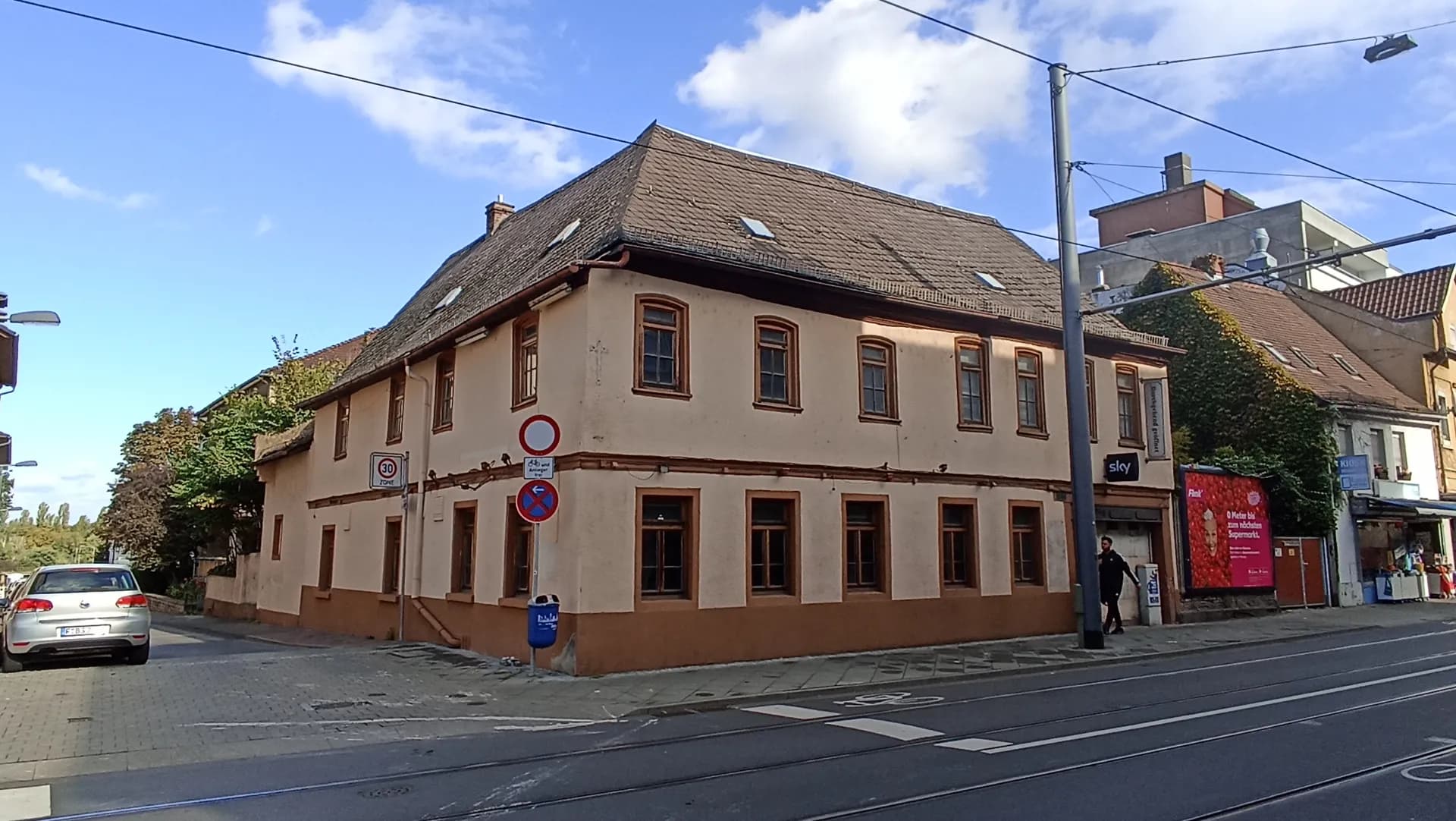Eckhaus an der Offenbacher Landstraße in Frankfurt-Oberrad