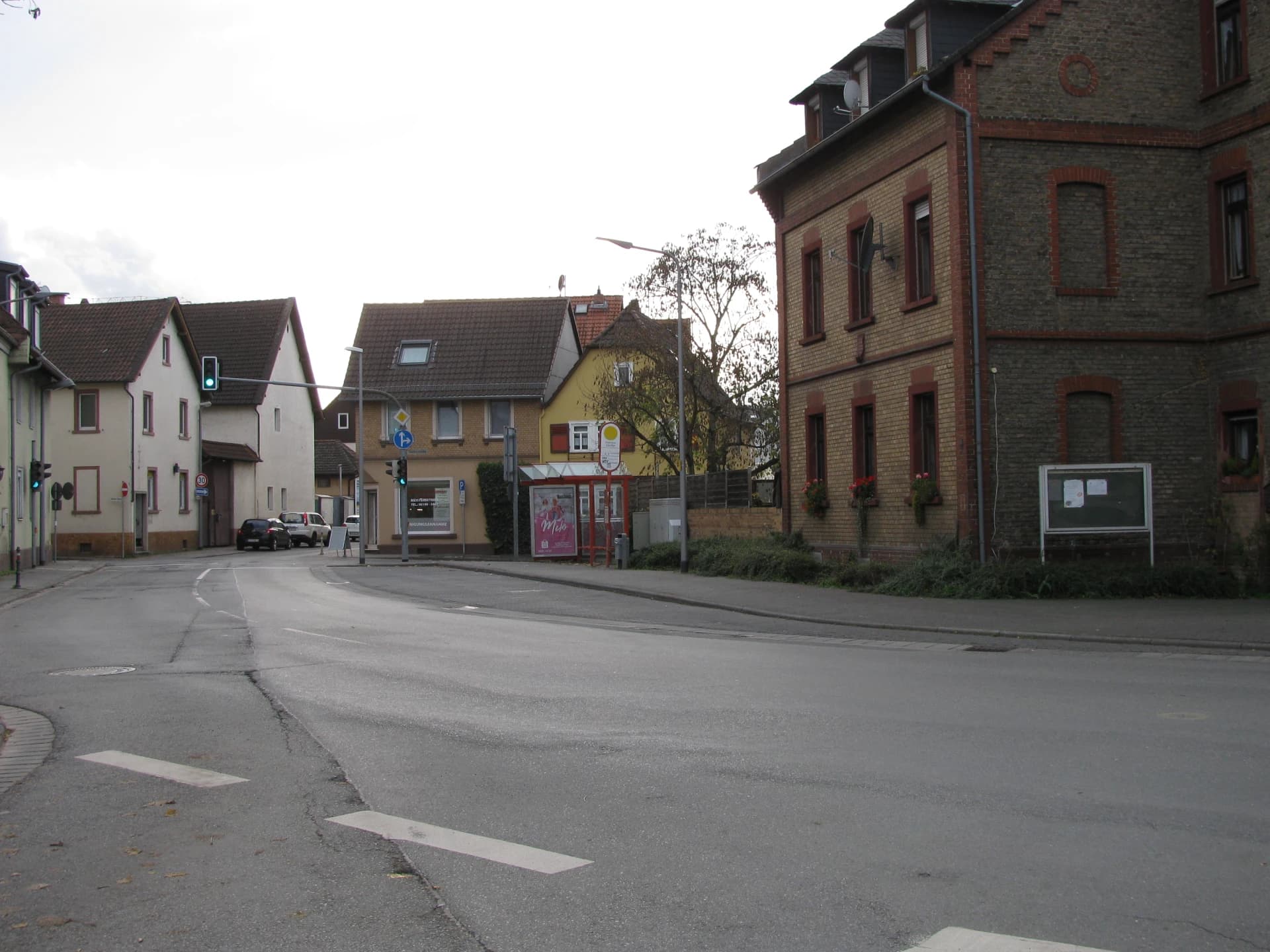 Bushaltestelle Rathaus in Okriftel, Hattersheim am Main