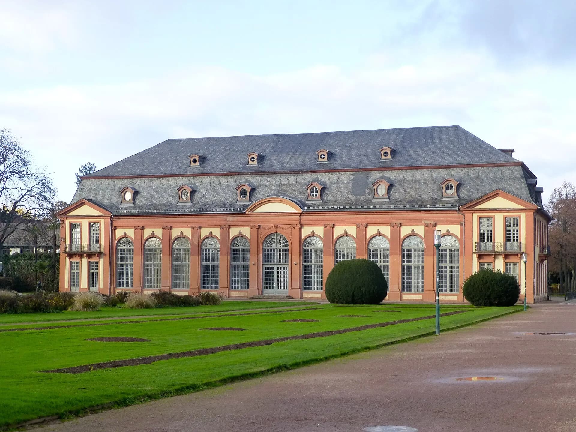 Orangerie von der Gartenseite in Darmstadt-Bessungen