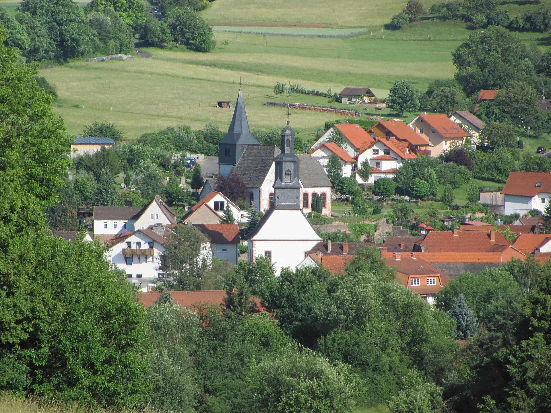 Ortsansicht von Biebergemünd-Bieber mit Oberer und Unterer Kirche
