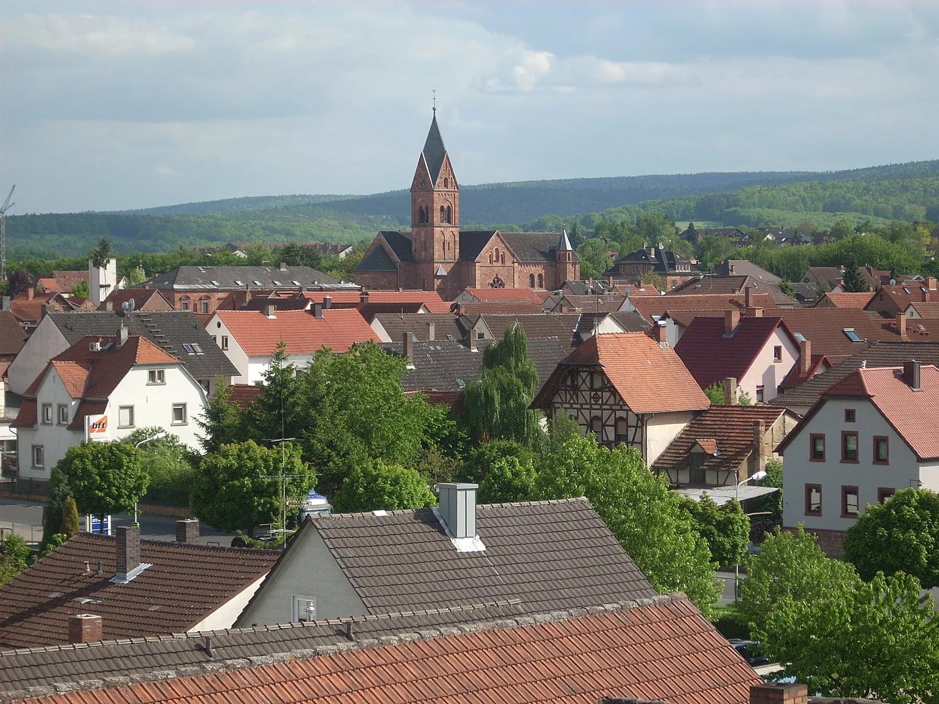 Ortsansicht über die Dächer in Wörth am Main