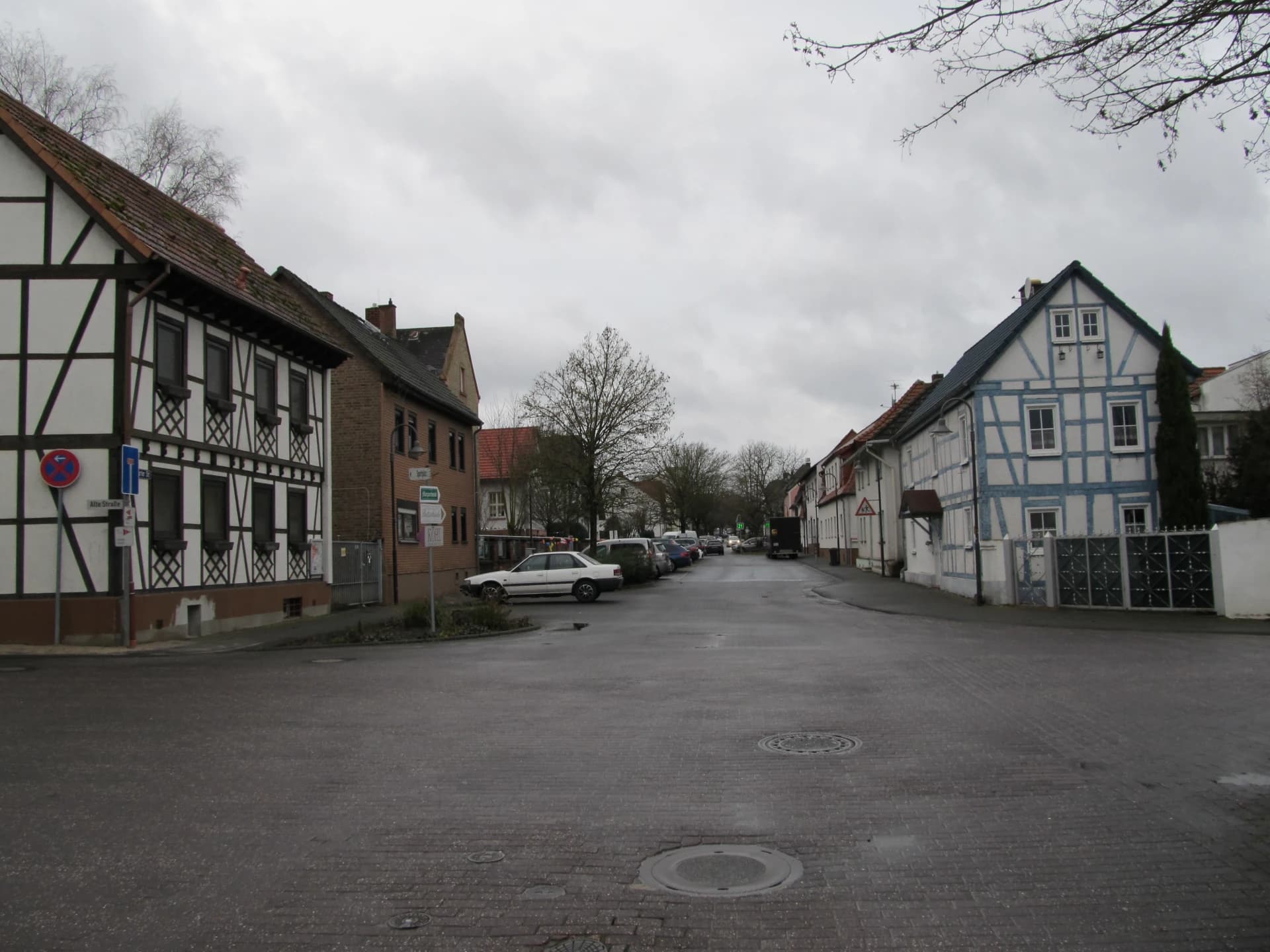Frankfurter Straße mit Fachwerkhäusern in Kloppenheim, Karben