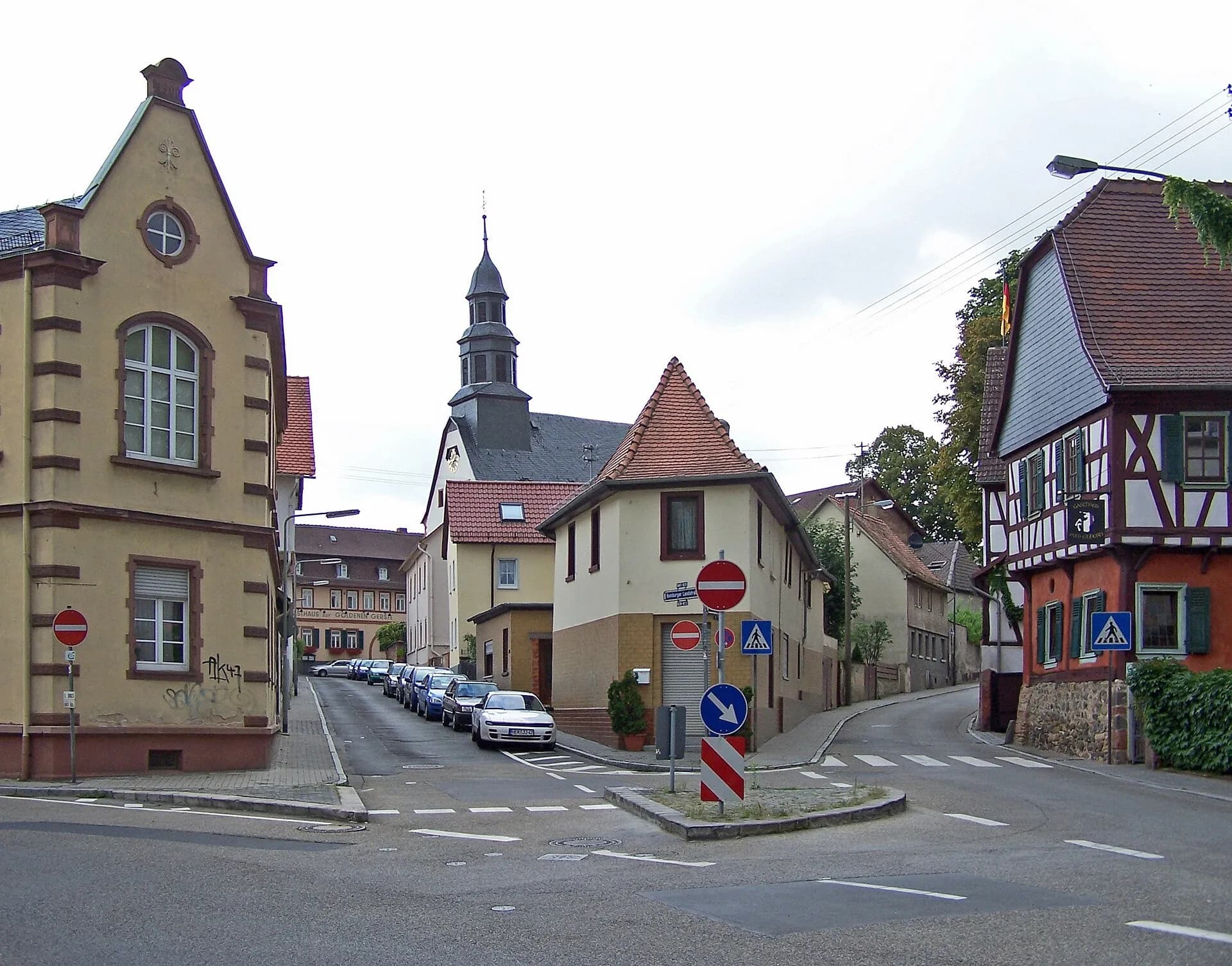 Ortskern an der Homburger Landstraße in Frankfurt Bonames