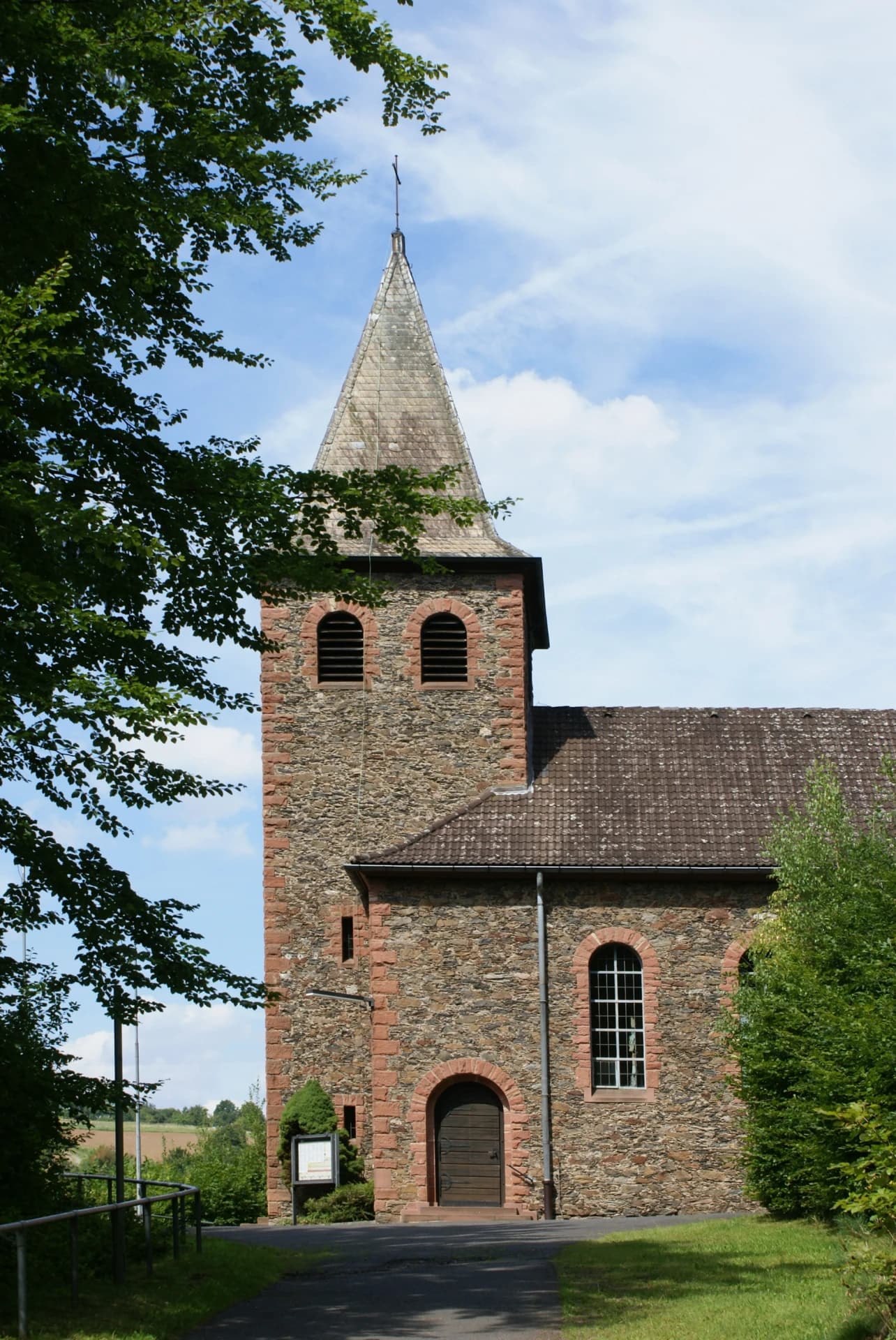 Turm der Ortskirche in Reichenbach in Mömbris
