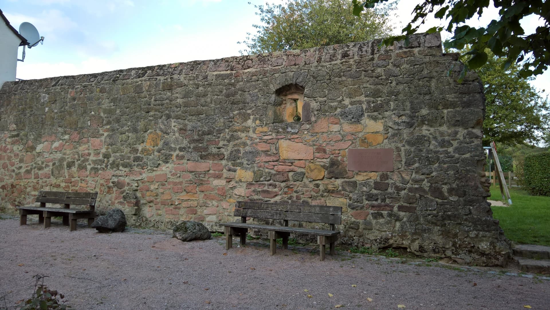 Historische Ortsmauer an der Turmgasse in Schaafheim
