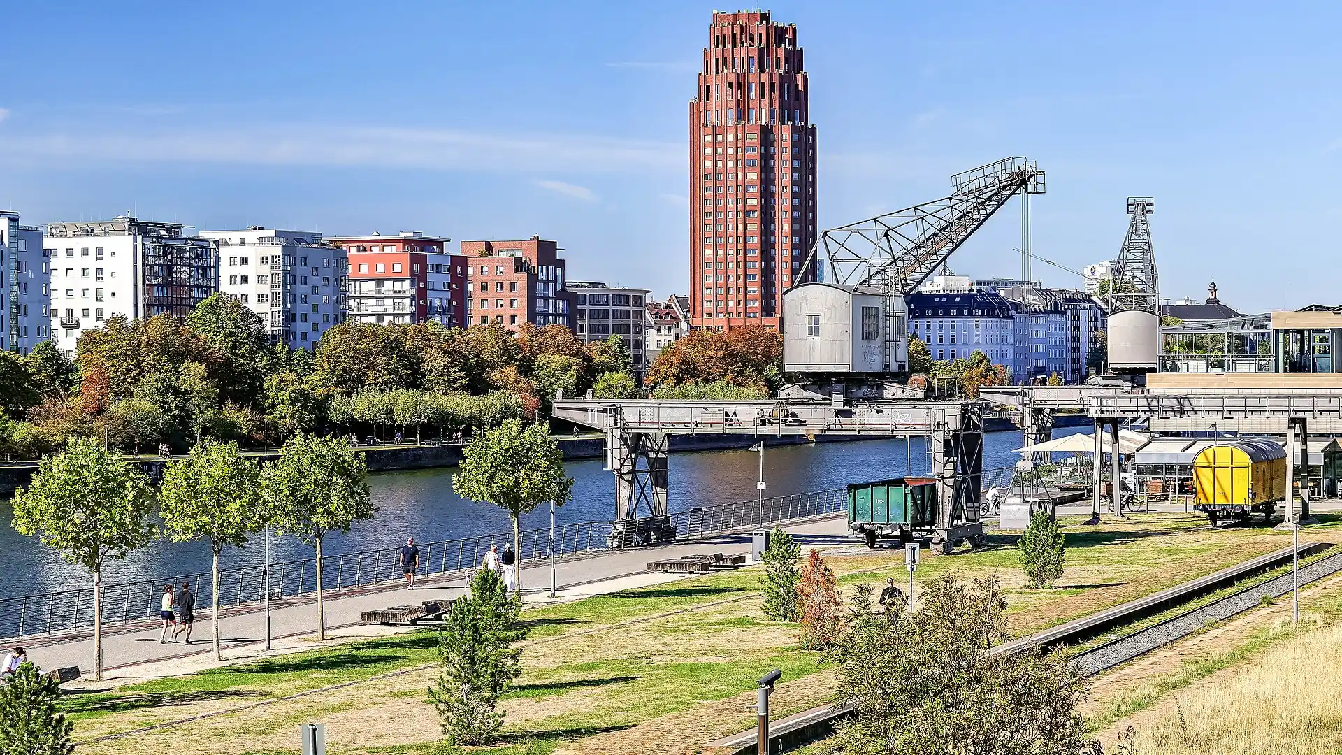 Hafenkran an der Ruhrorter Werft im Osthafen im Frankfurter Ostend