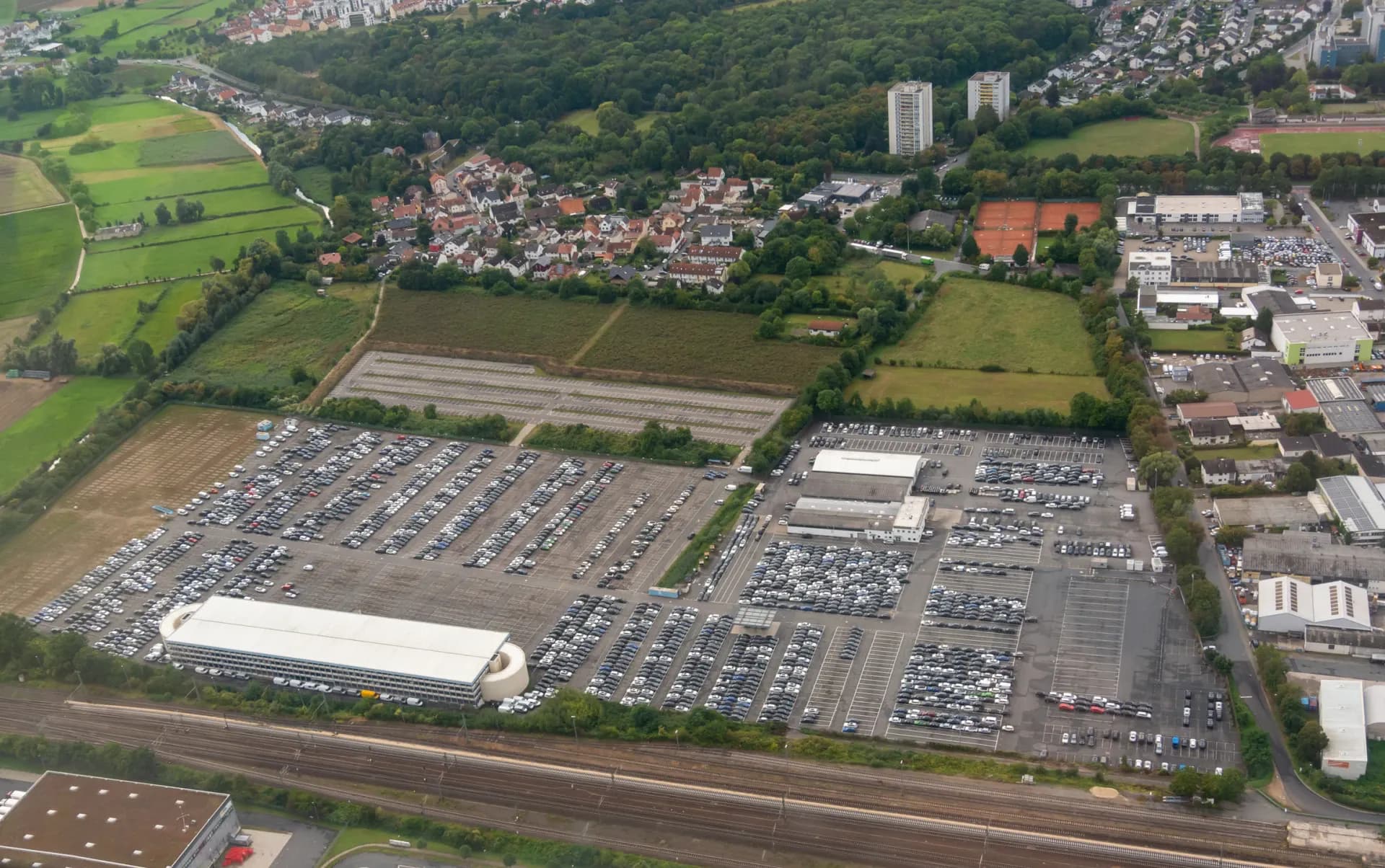 Parkplatzflächen in Groß-Gerau aus der Luft