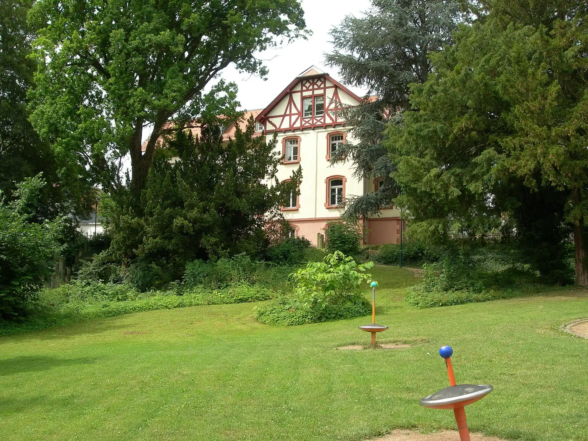 Petri-Villa vom Park aus in Ober-Ramstadt