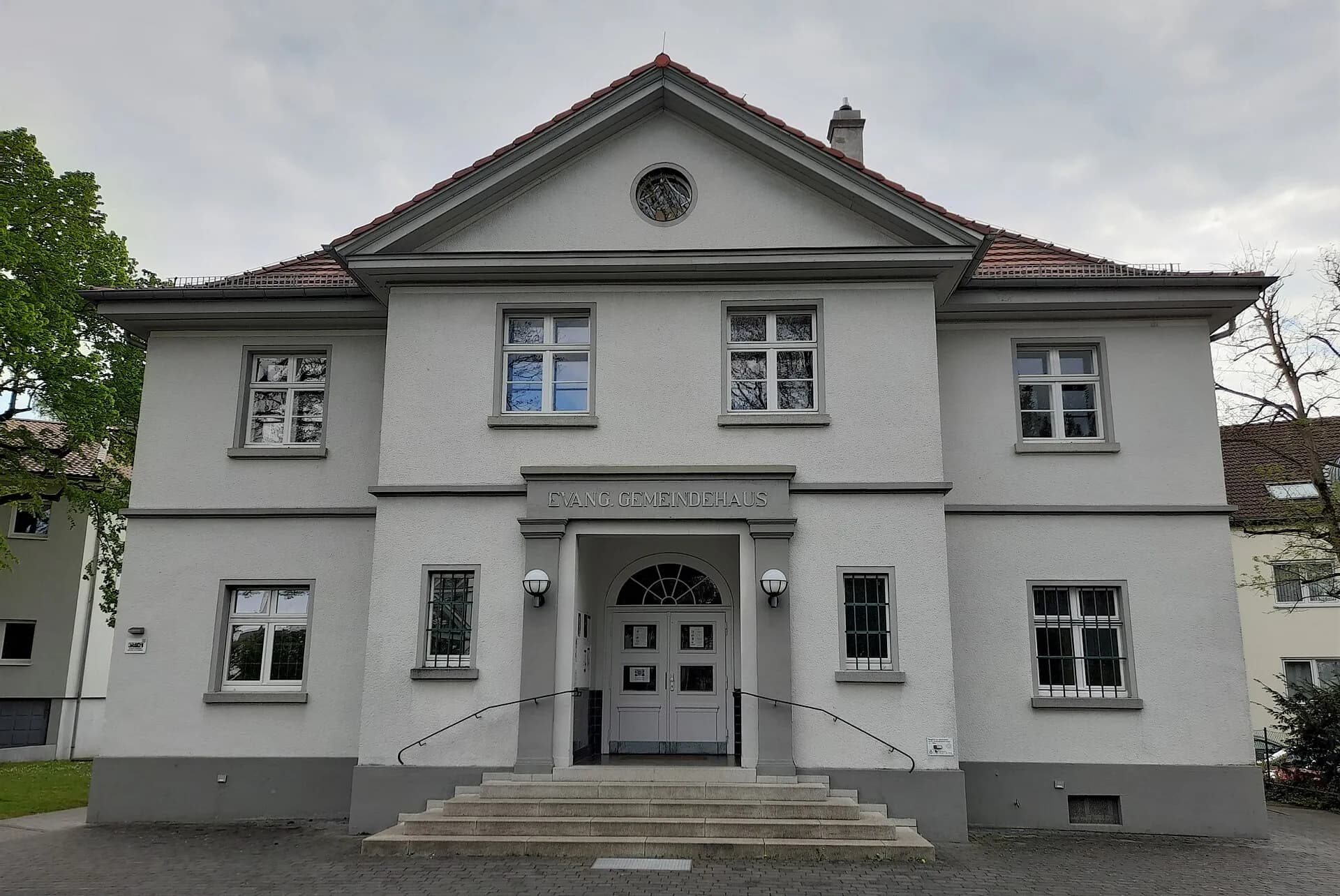 Petrusgemeindehaus in Langen von vorn