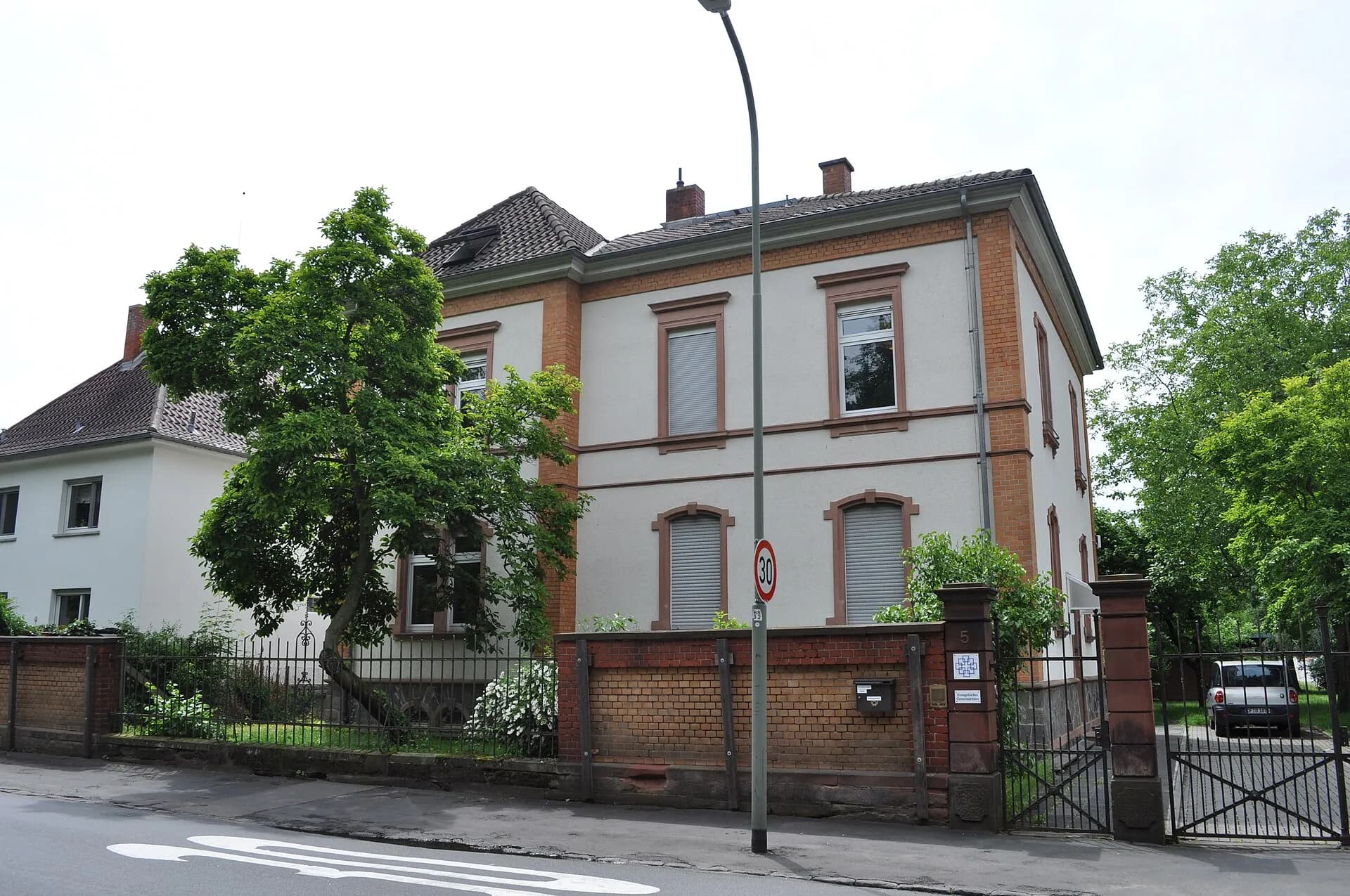 Pfarrhaus an der Schlossgartenstraße in Offenbach-Rumpenheim