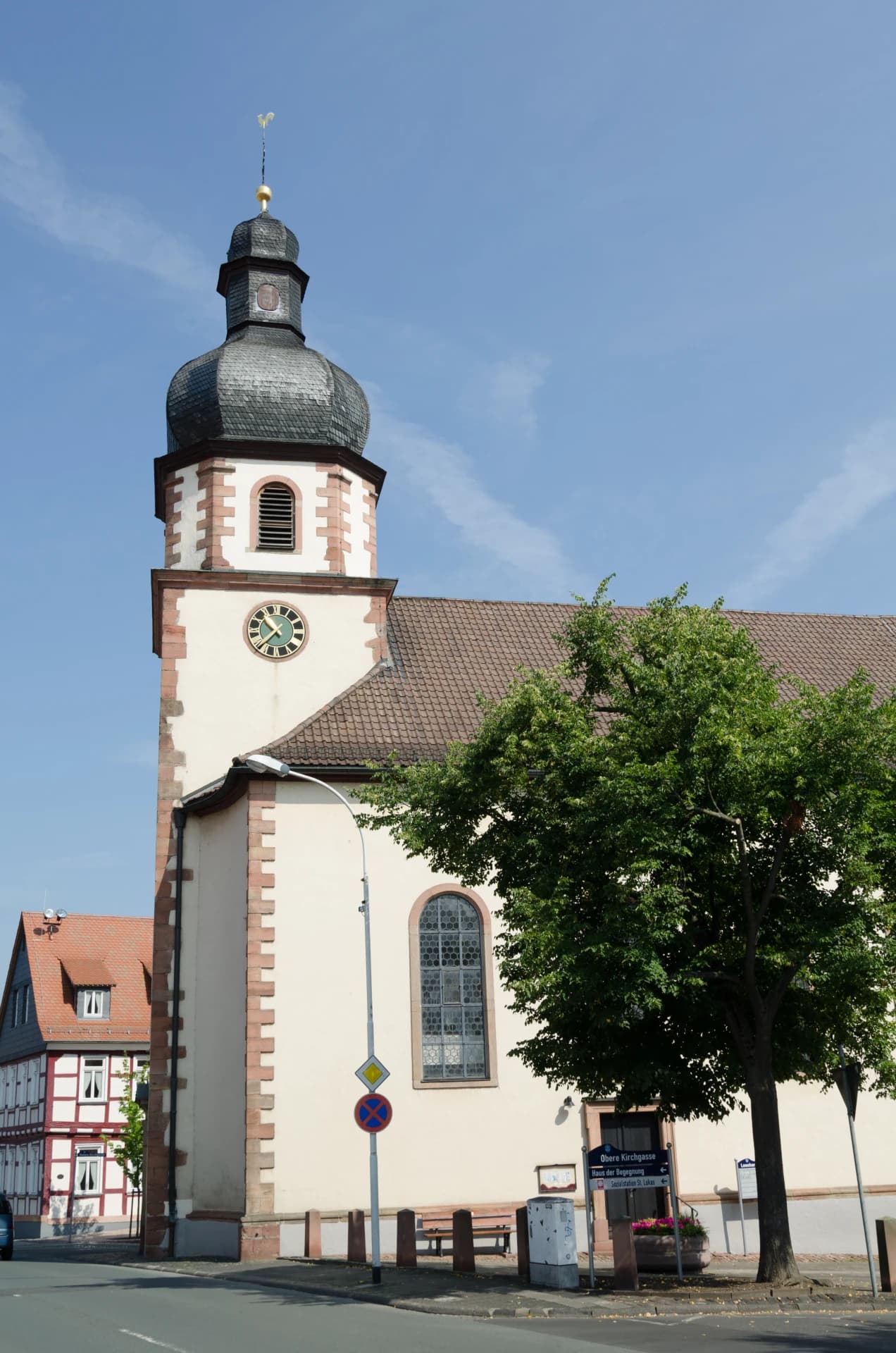 Katholische Pfarrkirche St. Leonhard in Stockstadt am Main
