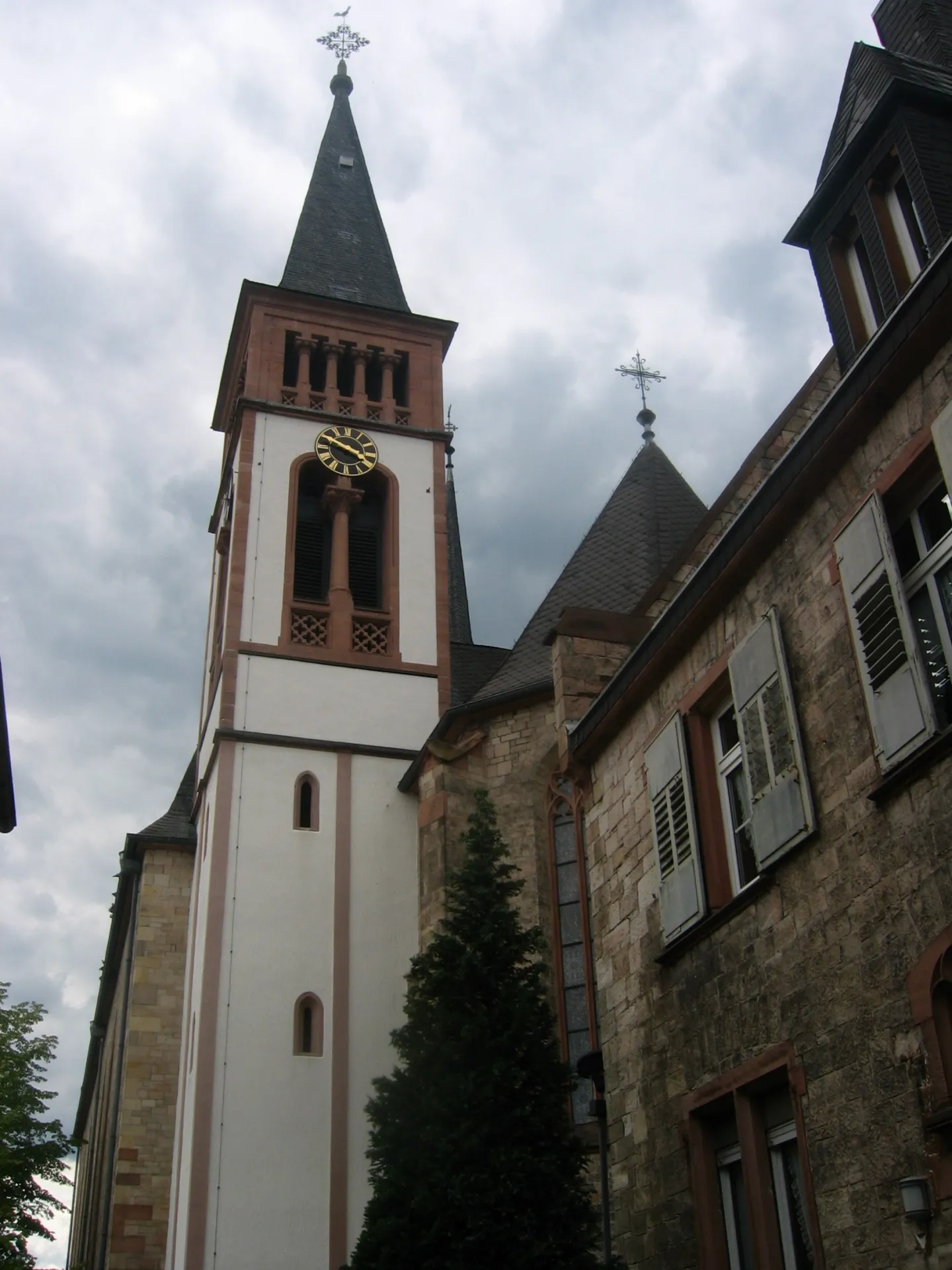 Kirchturm der Pfarrkirche in Dieburg