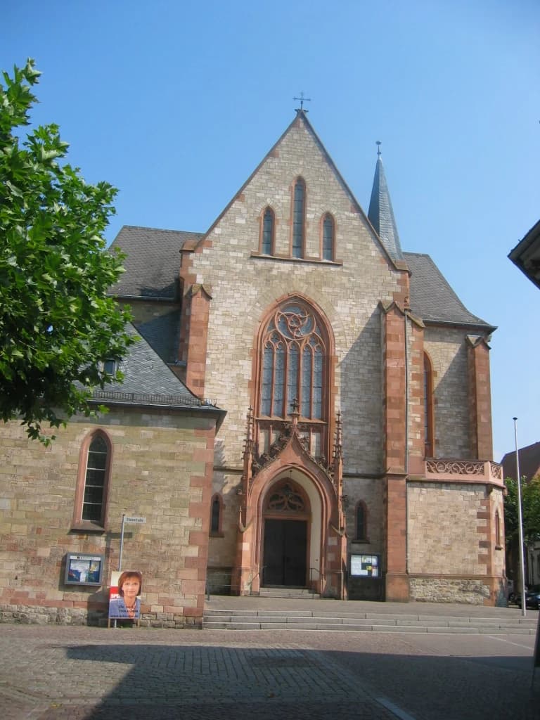 Vorderseite der Pfarrkirche St. Peter und Paul in Dieburg