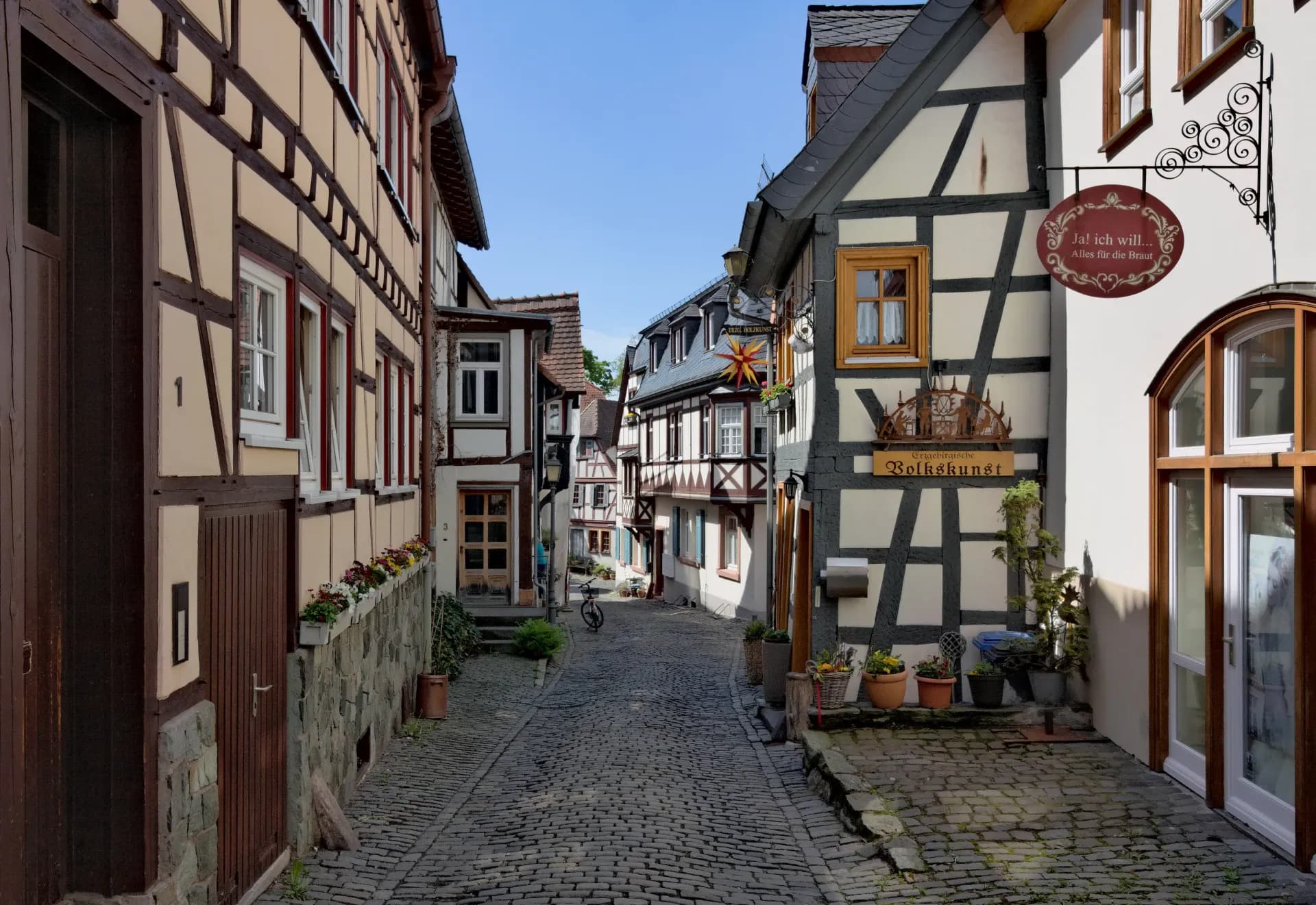 Pferdstraße mit Volkskunstläden in Kronberg im Taunus