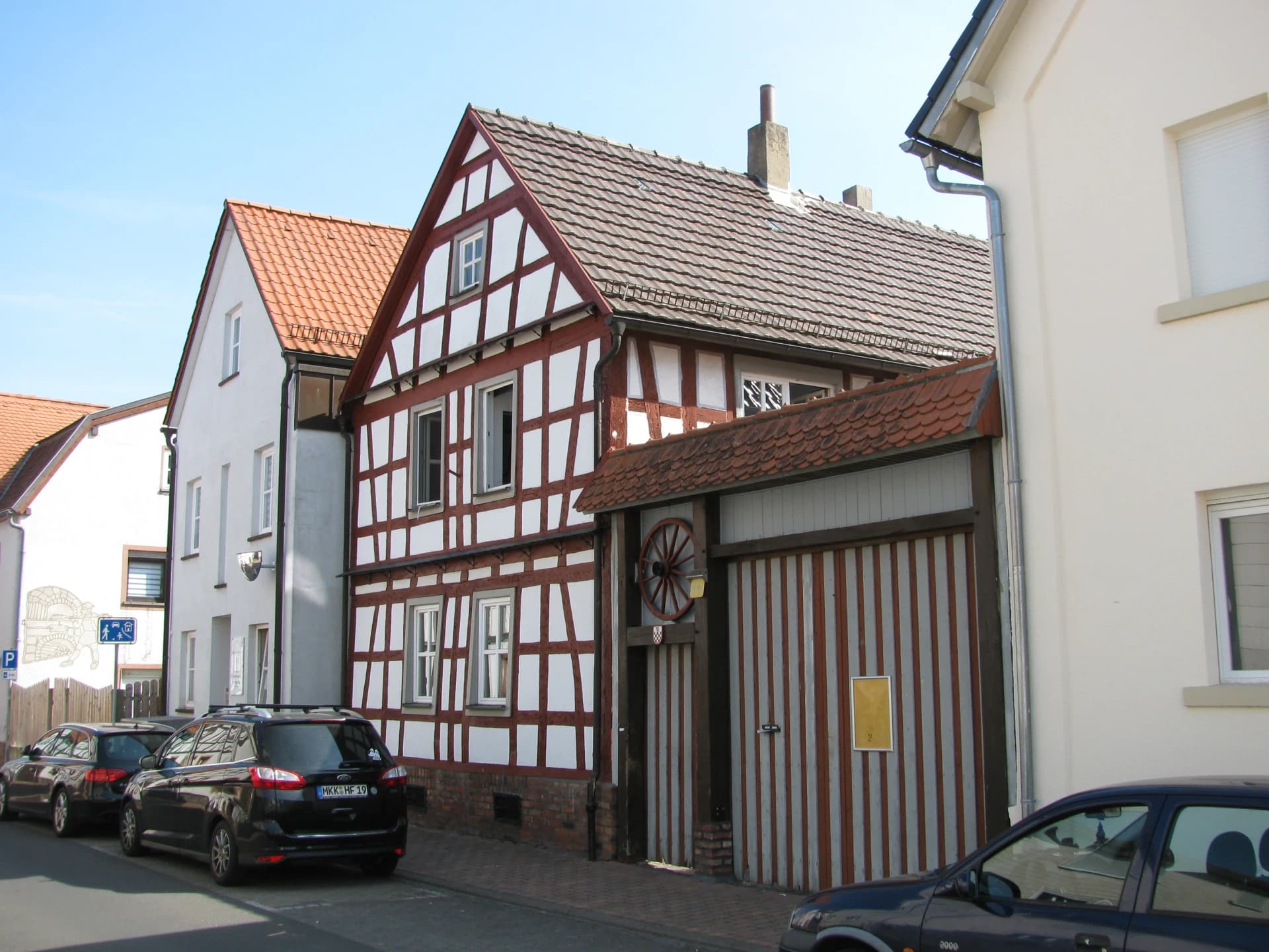 Fachwerkhaus mit Torbau in der Pfortenstraße in Niederdorfelden