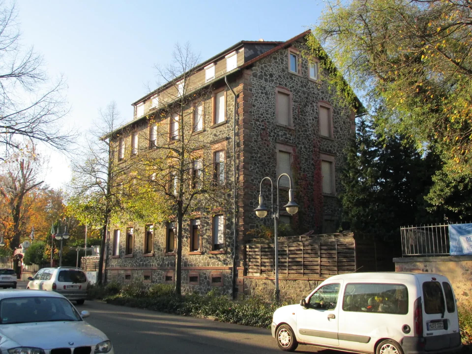 Basaltsteinhaus an der Philippsruher Allee in Hanau-Kesselstadt