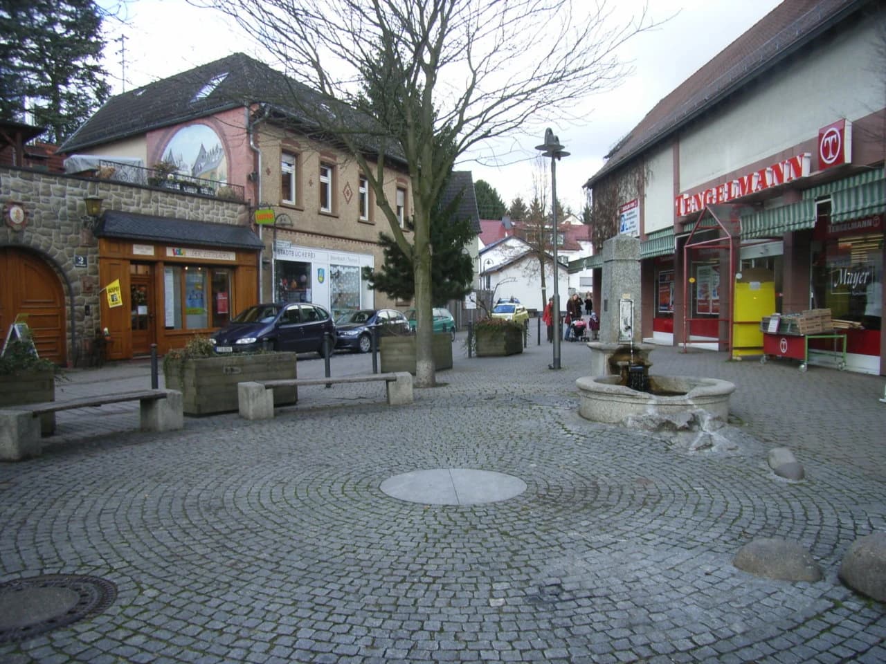 Pijnackerplatz mit Brunnen in Steinbach (Taunus)