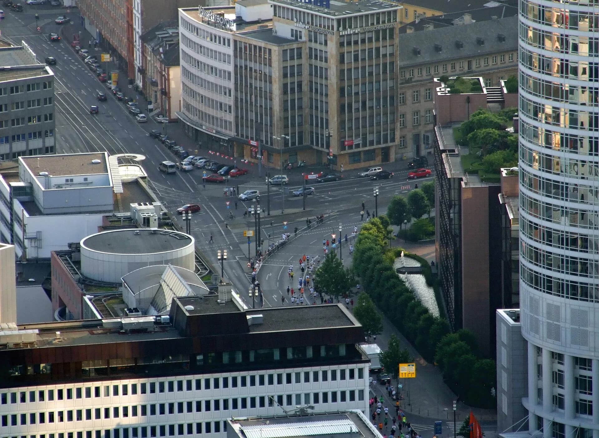 Platz der Republik in Frankfurt am Main
